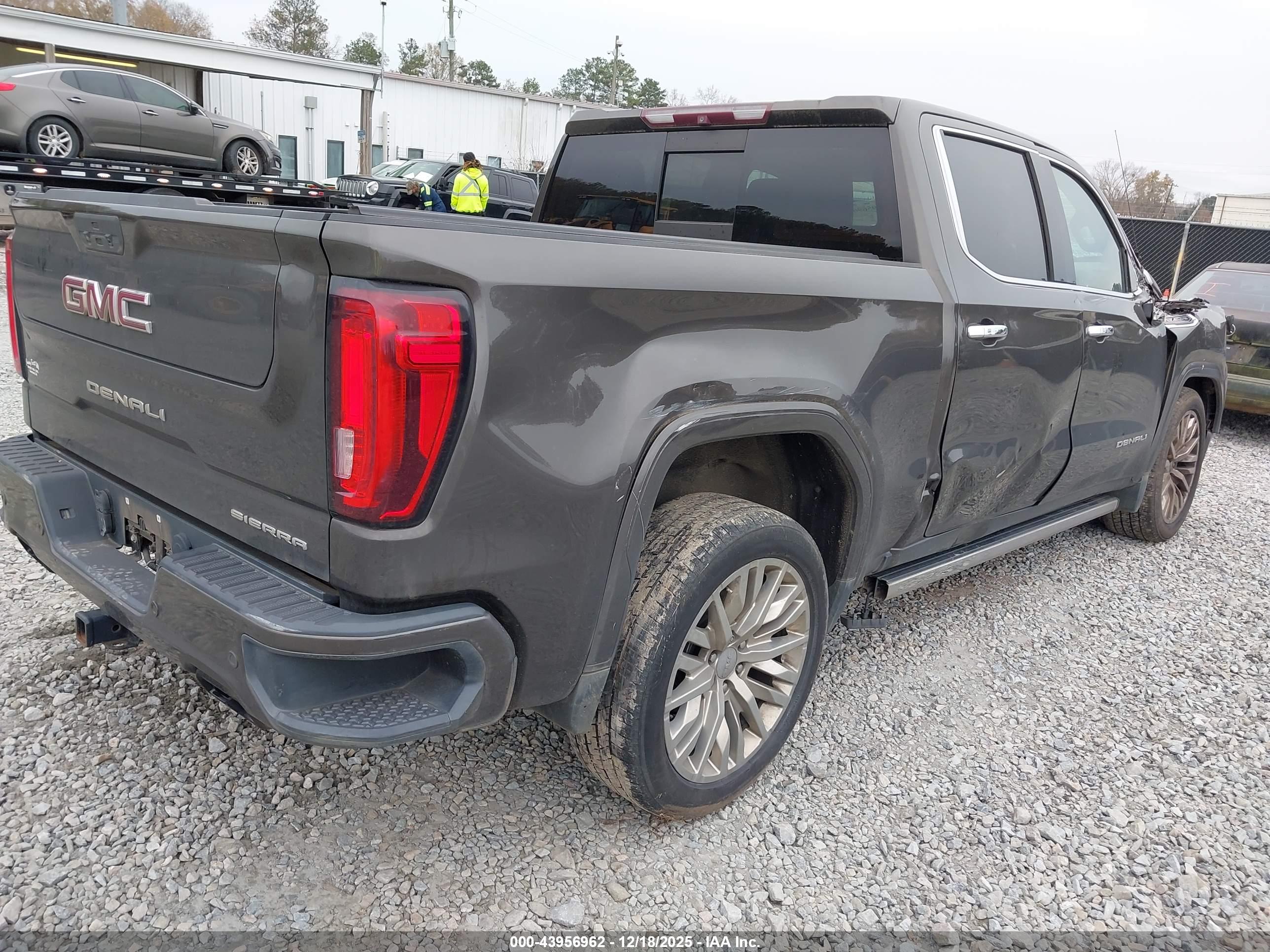 GMC SIERRA image 4