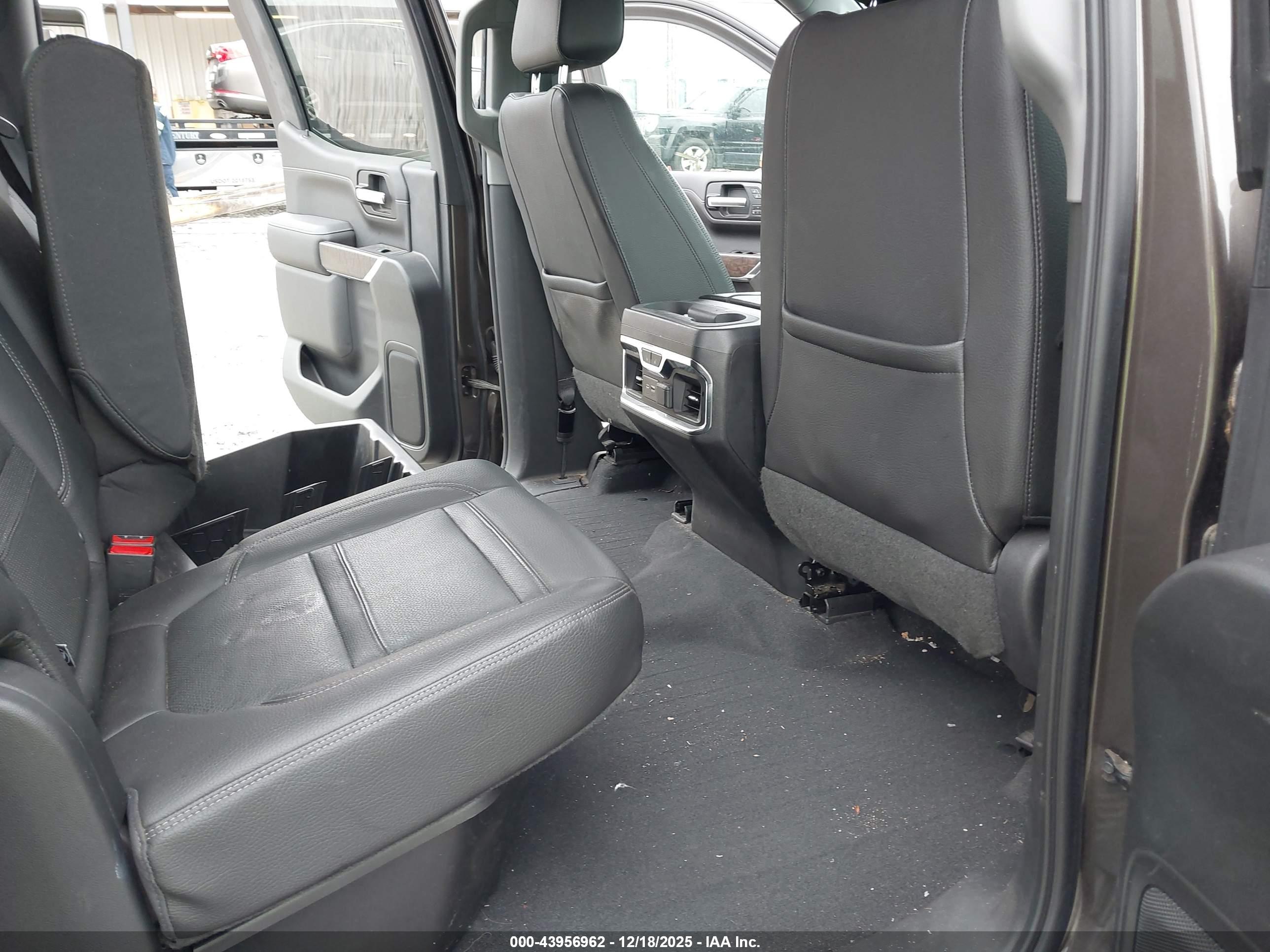 GMC SIERRA image 8