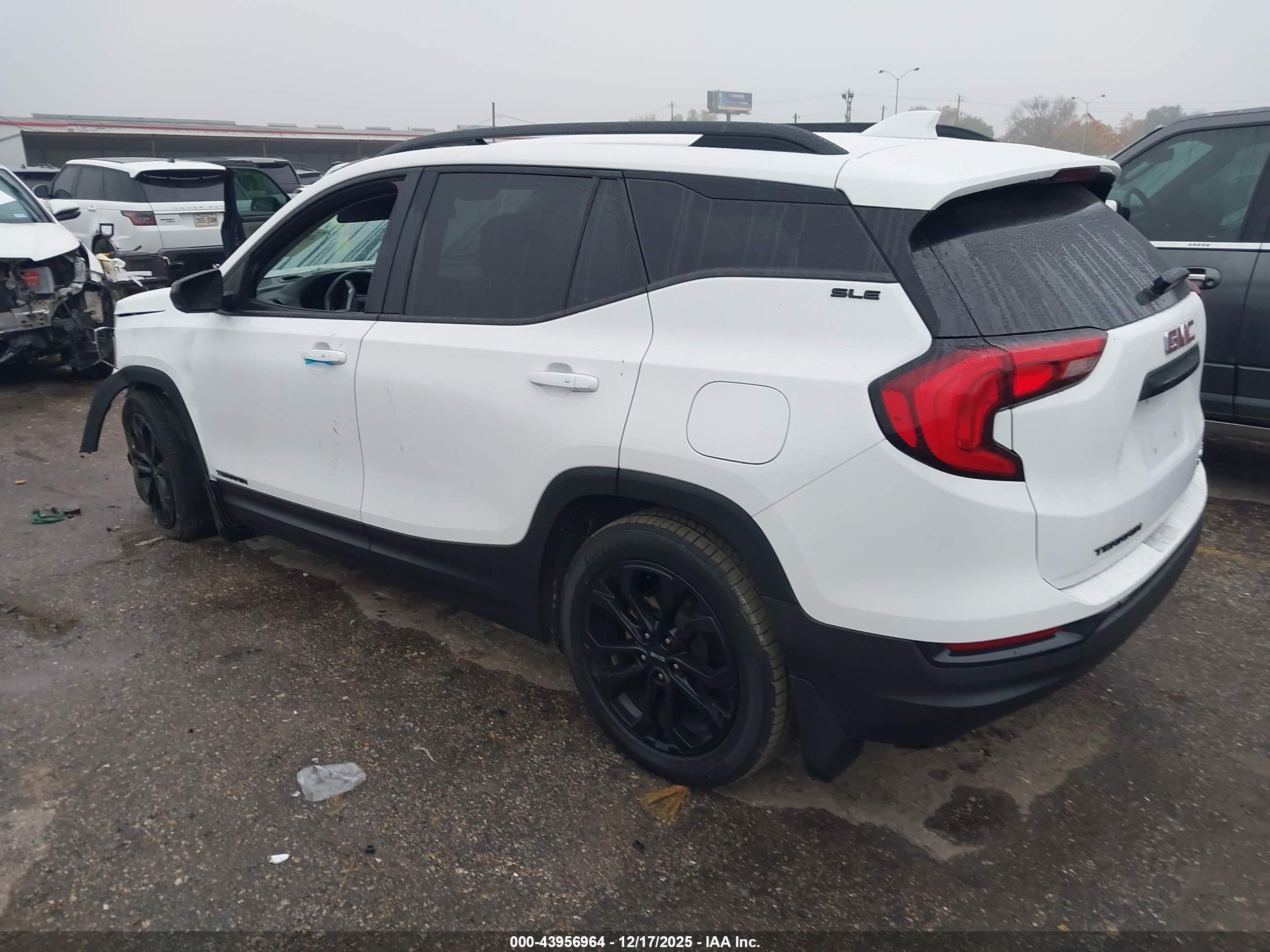 GMC TERRAIN image 3