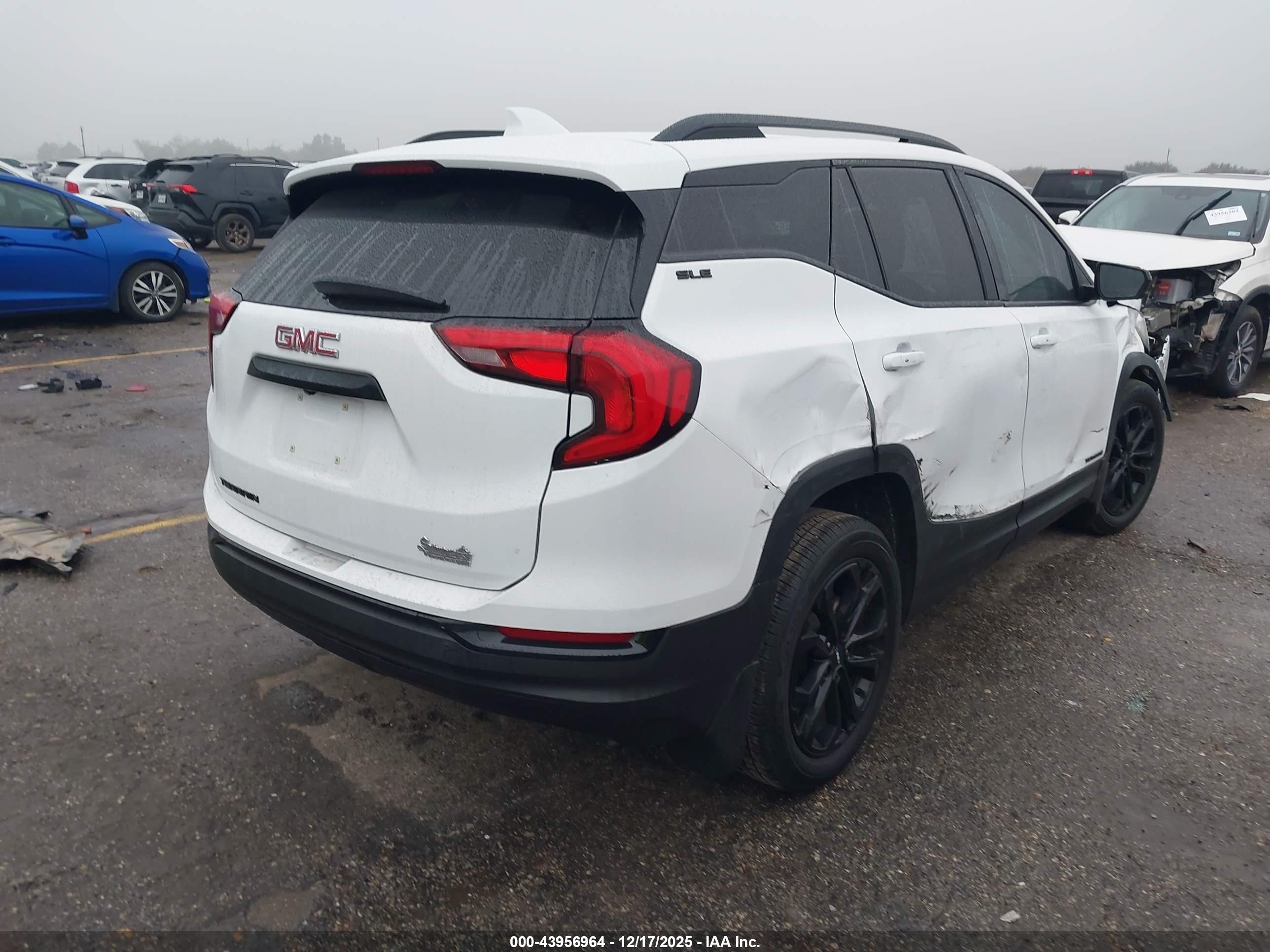 GMC TERRAIN image 4