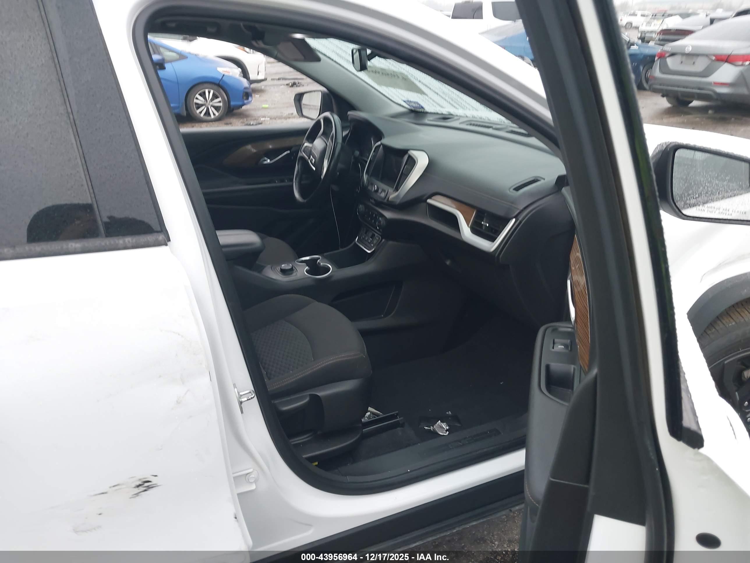 GMC TERRAIN image 5