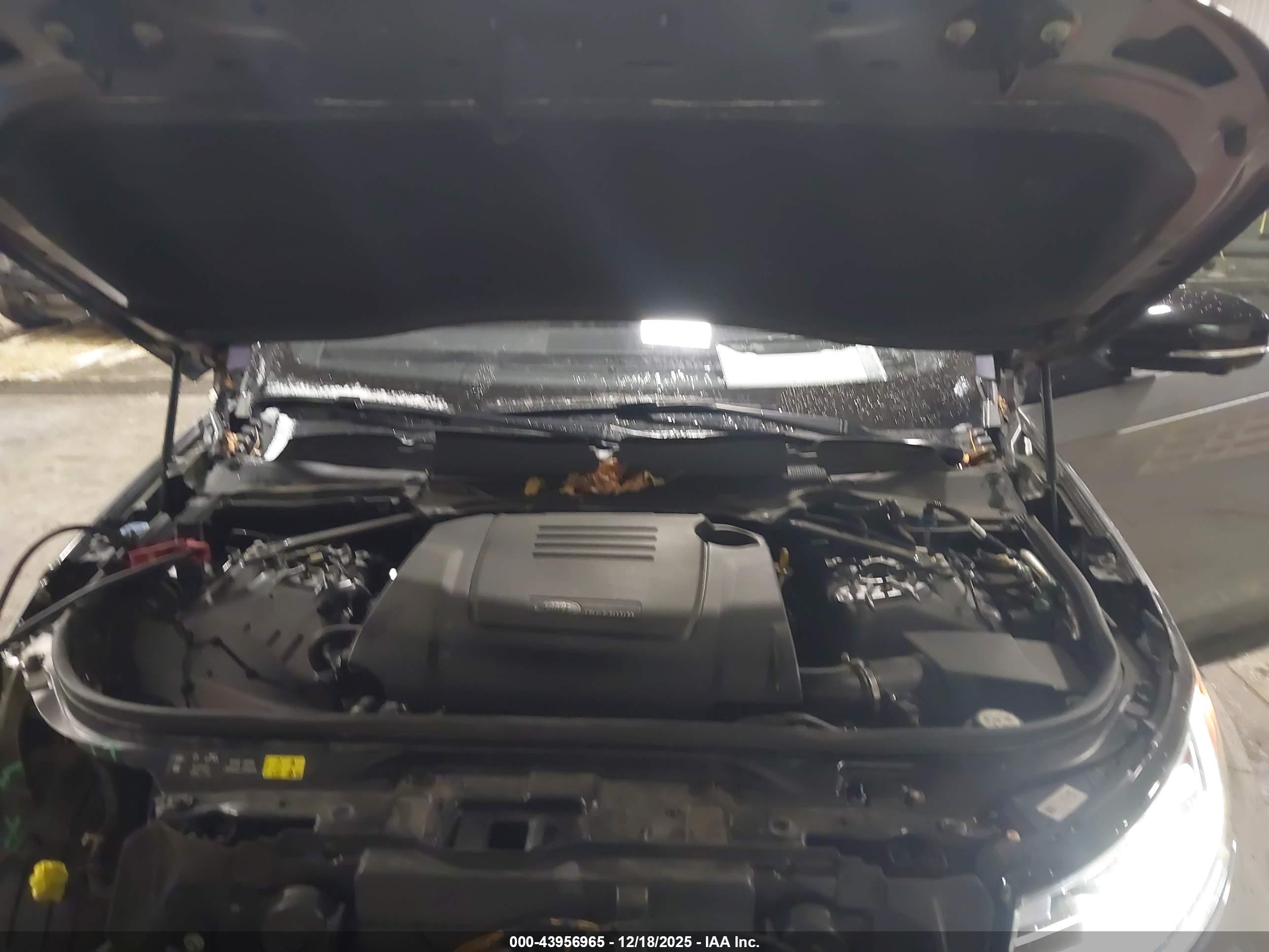 LAND ROVER image 10