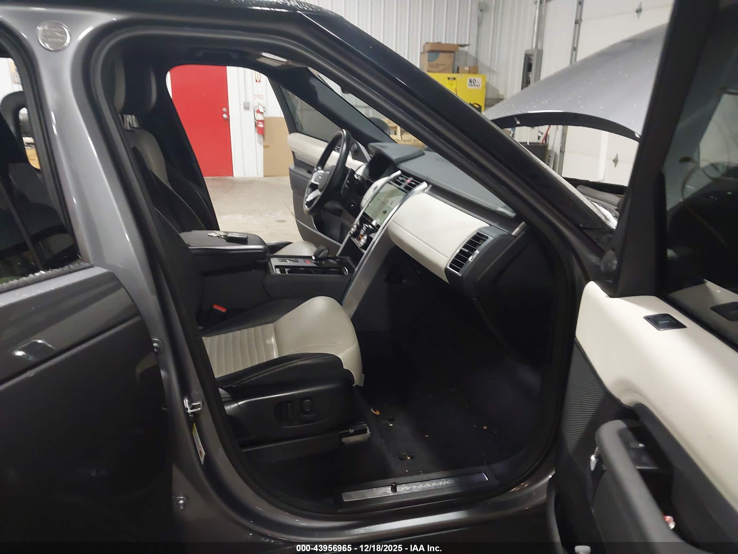 LAND ROVER image 5