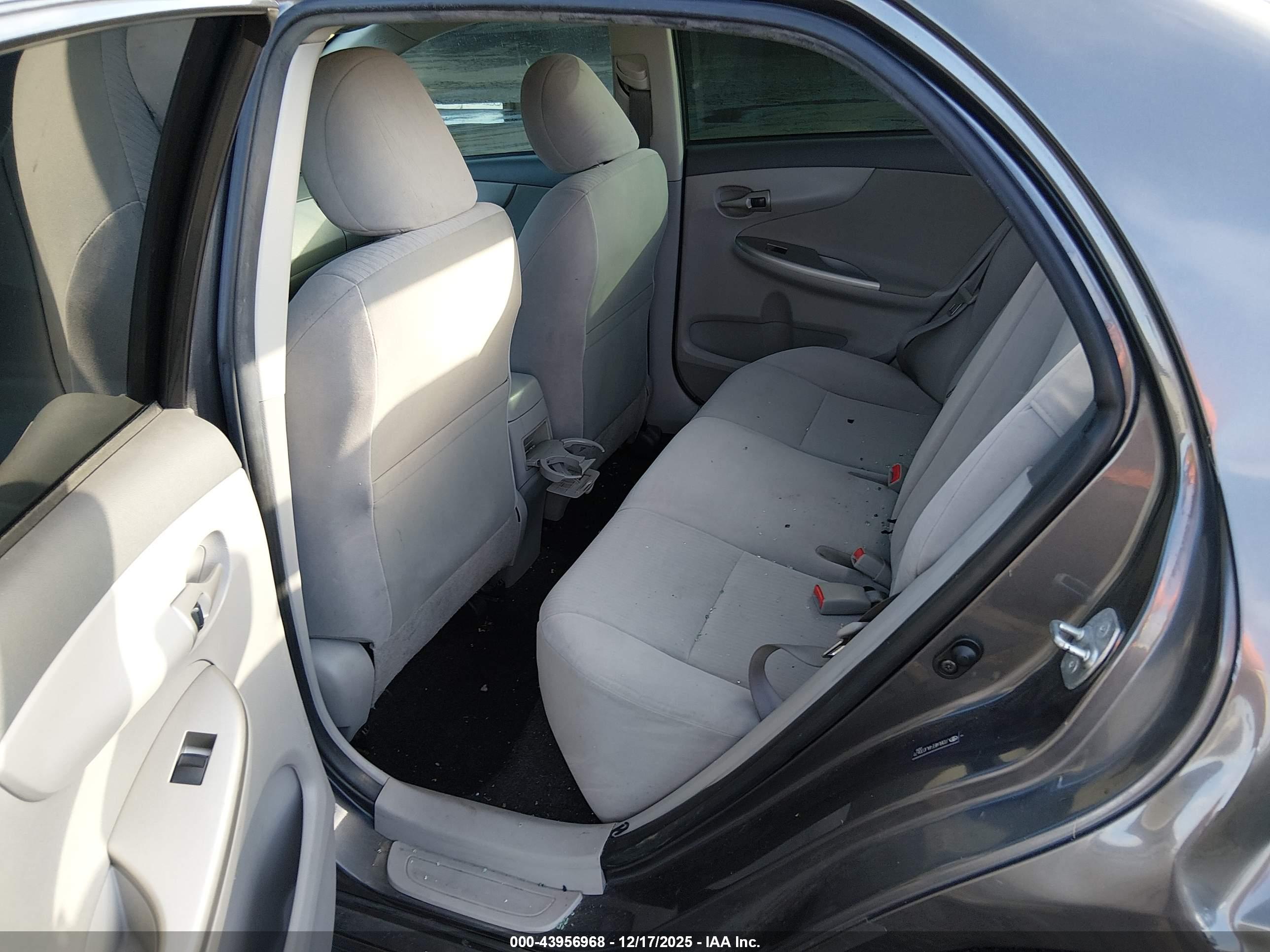 TOYOTA COROLLA image 8