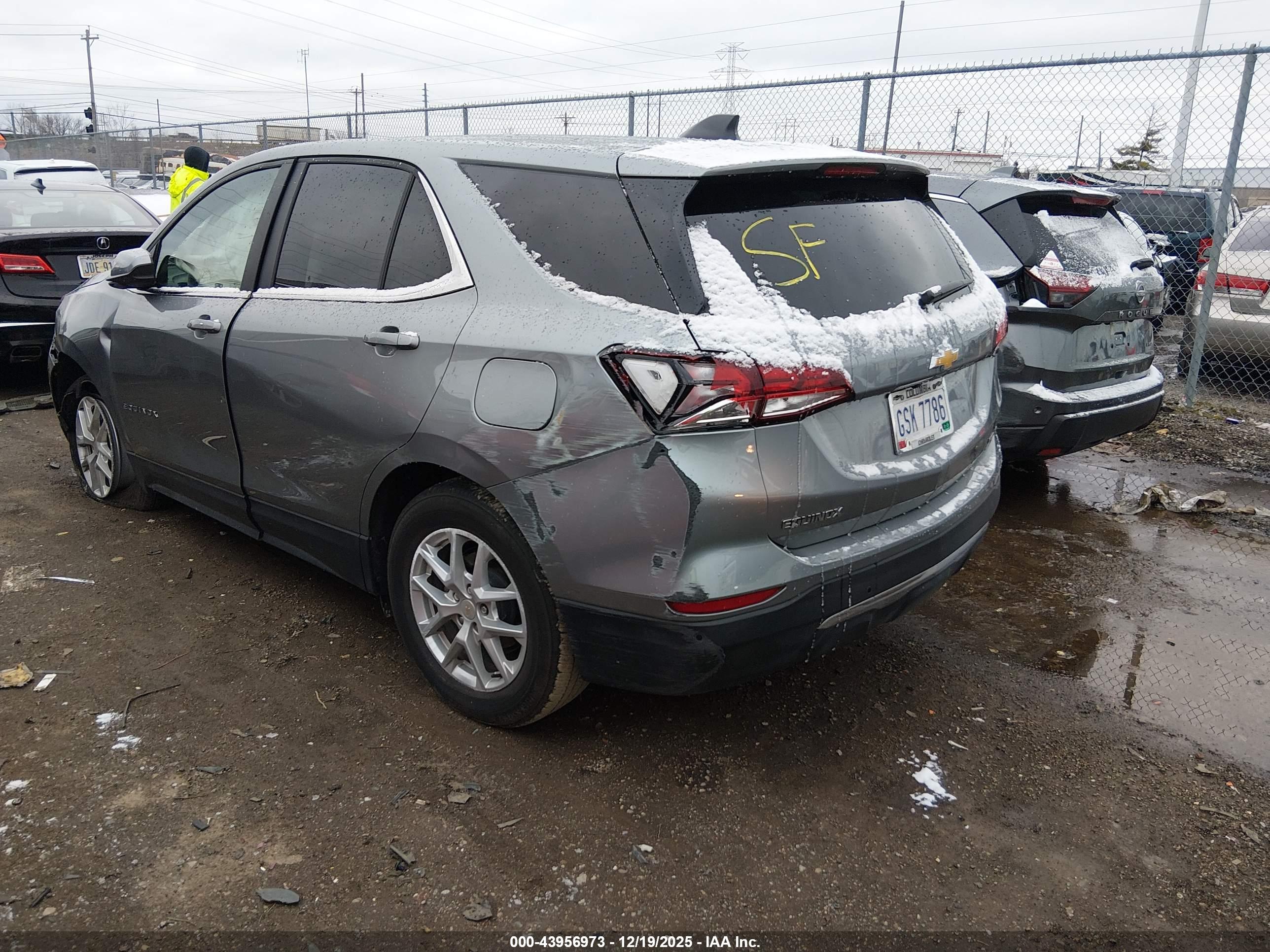 CHEVROLET EQUINOX image 3