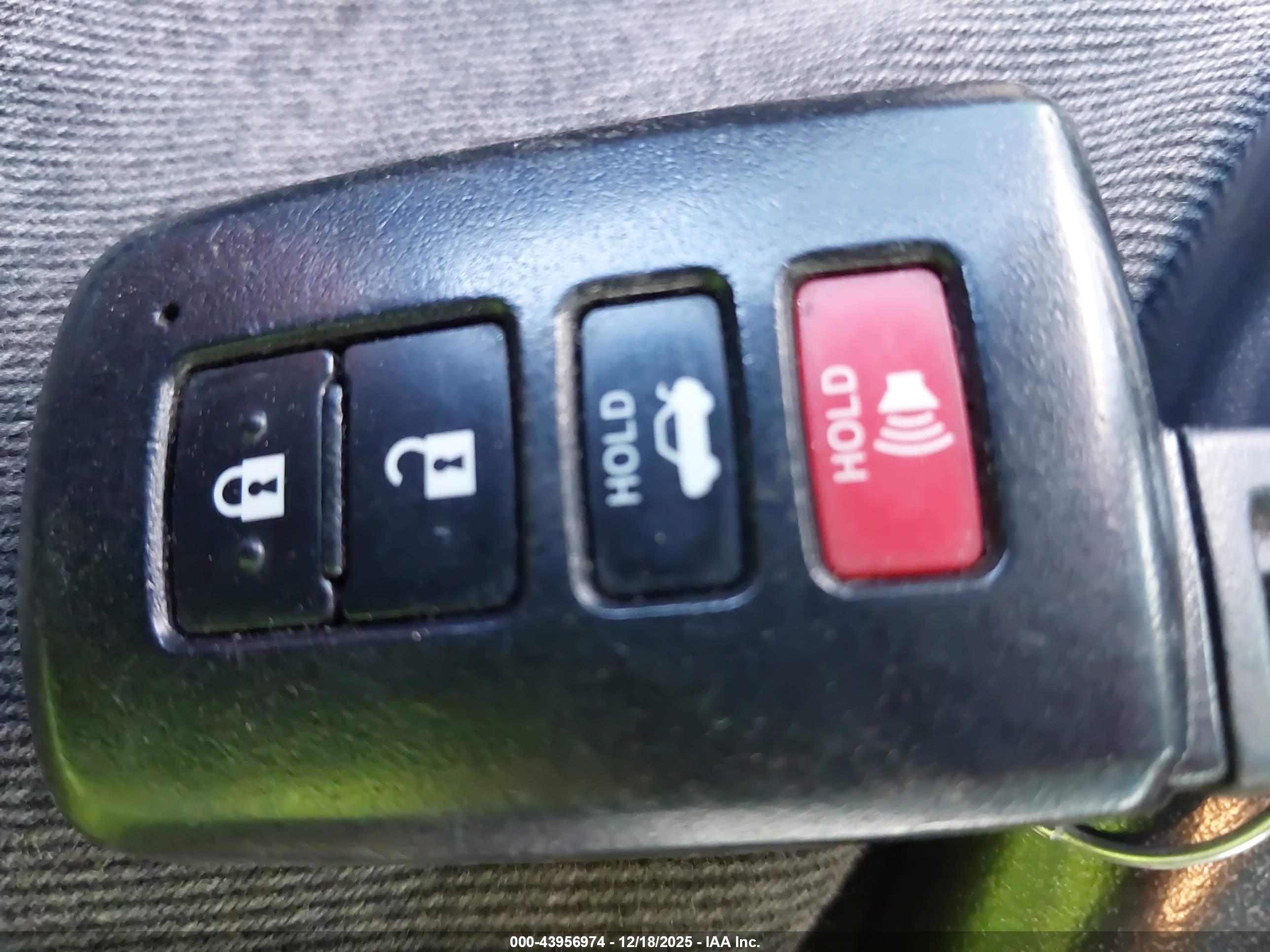 TOYOTA AVALON image 11