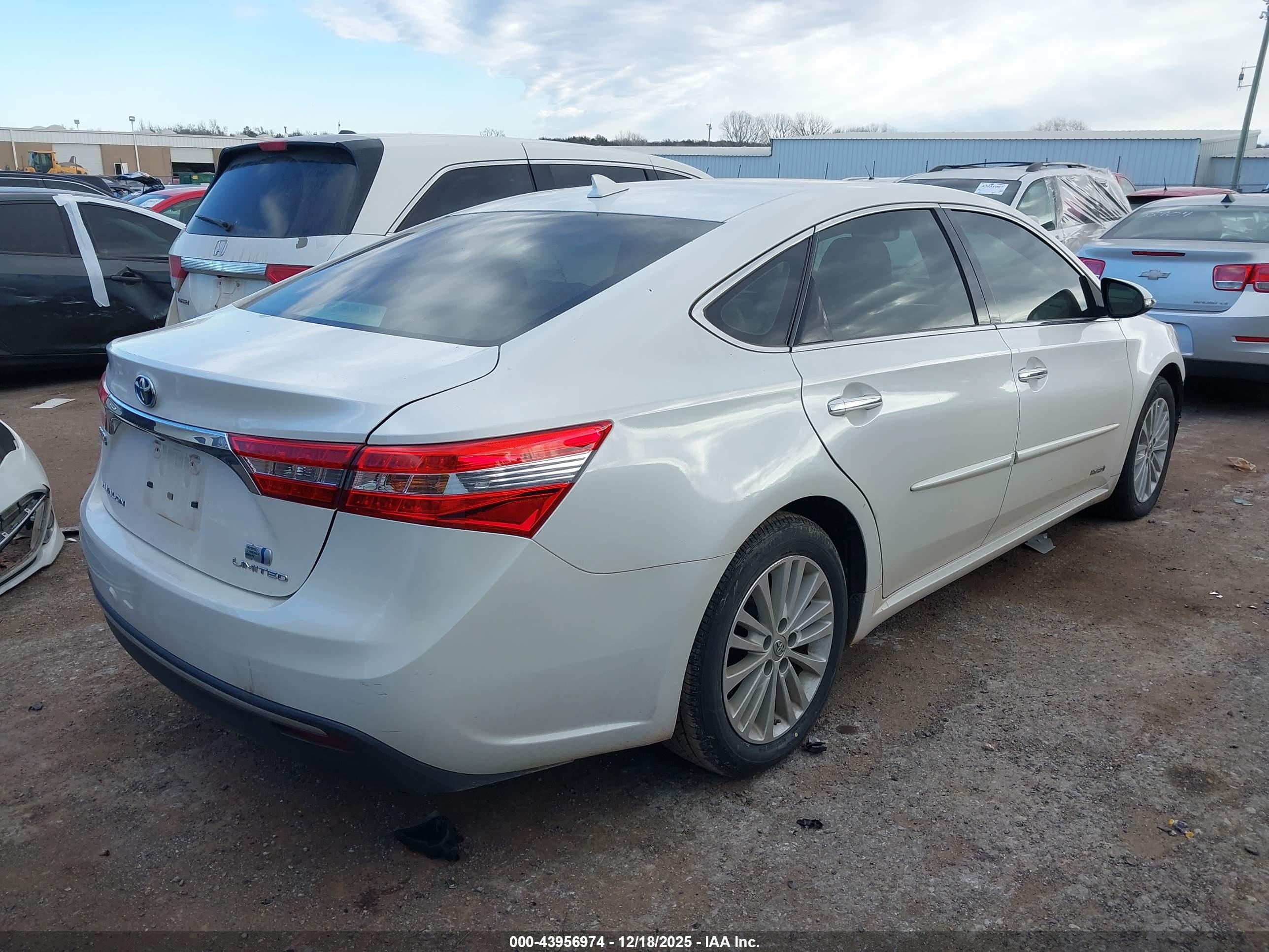 TOYOTA AVALON image 4