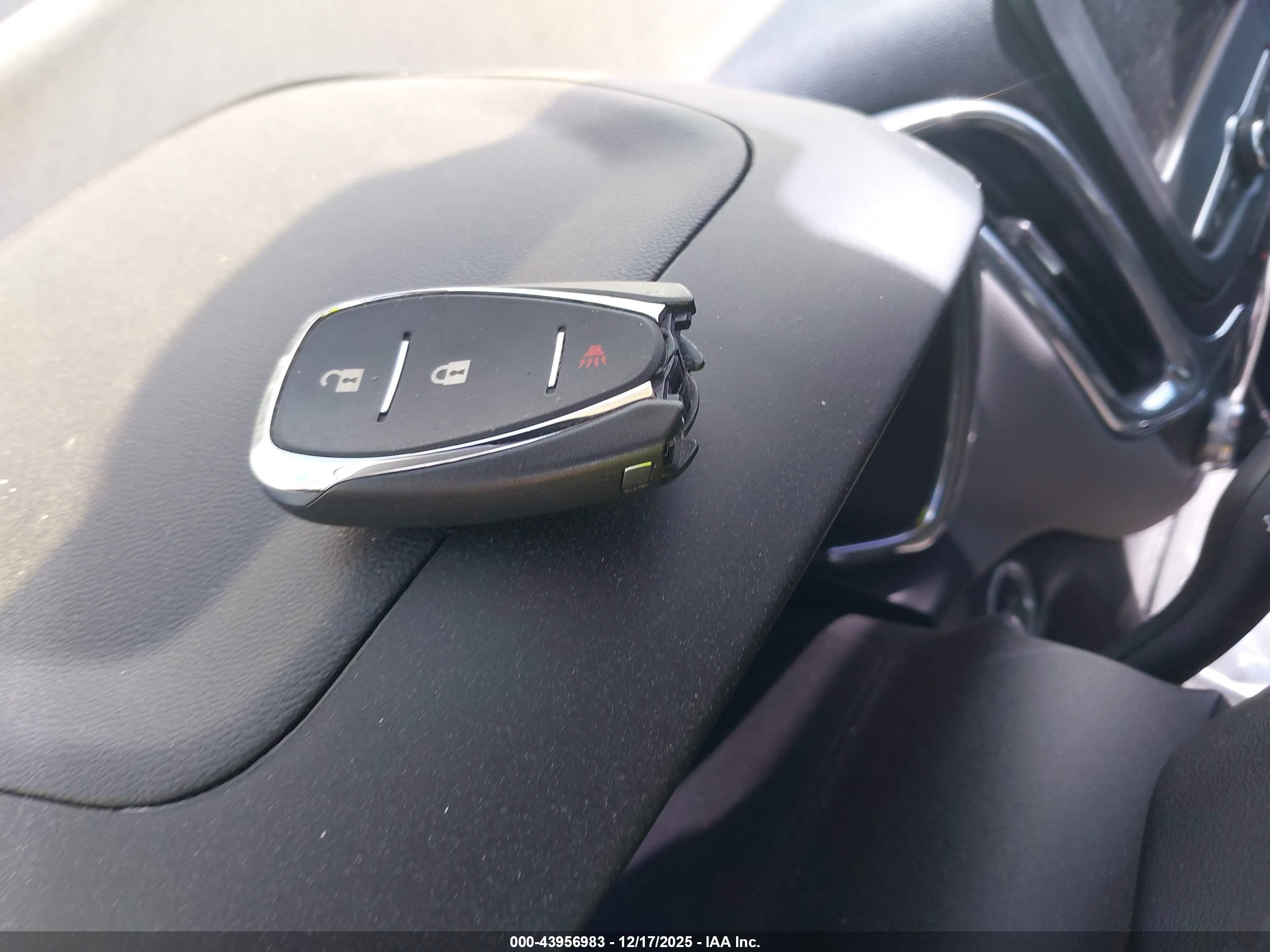 CHEVROLET EQUINOX image 11