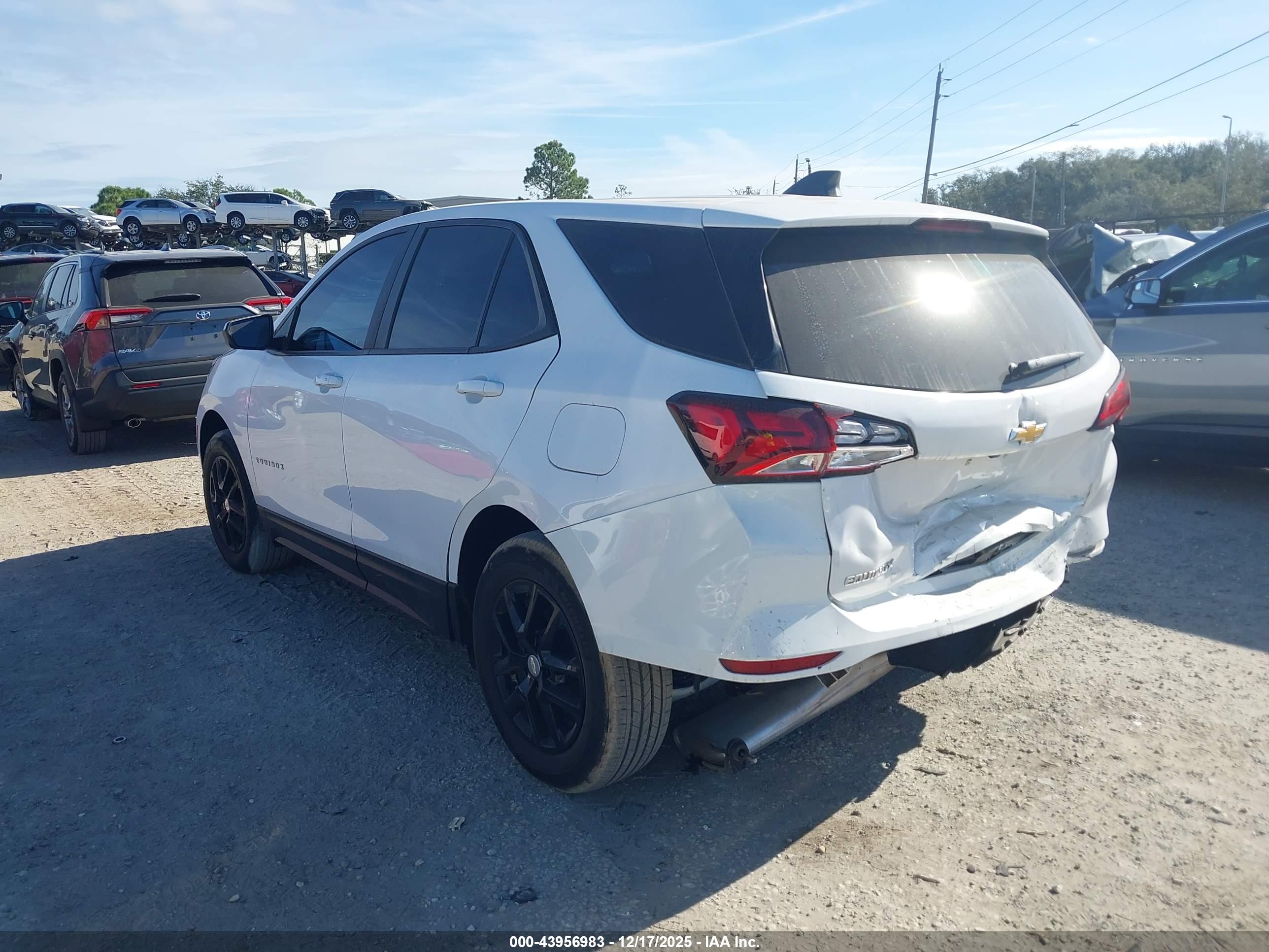 CHEVROLET EQUINOX image 3