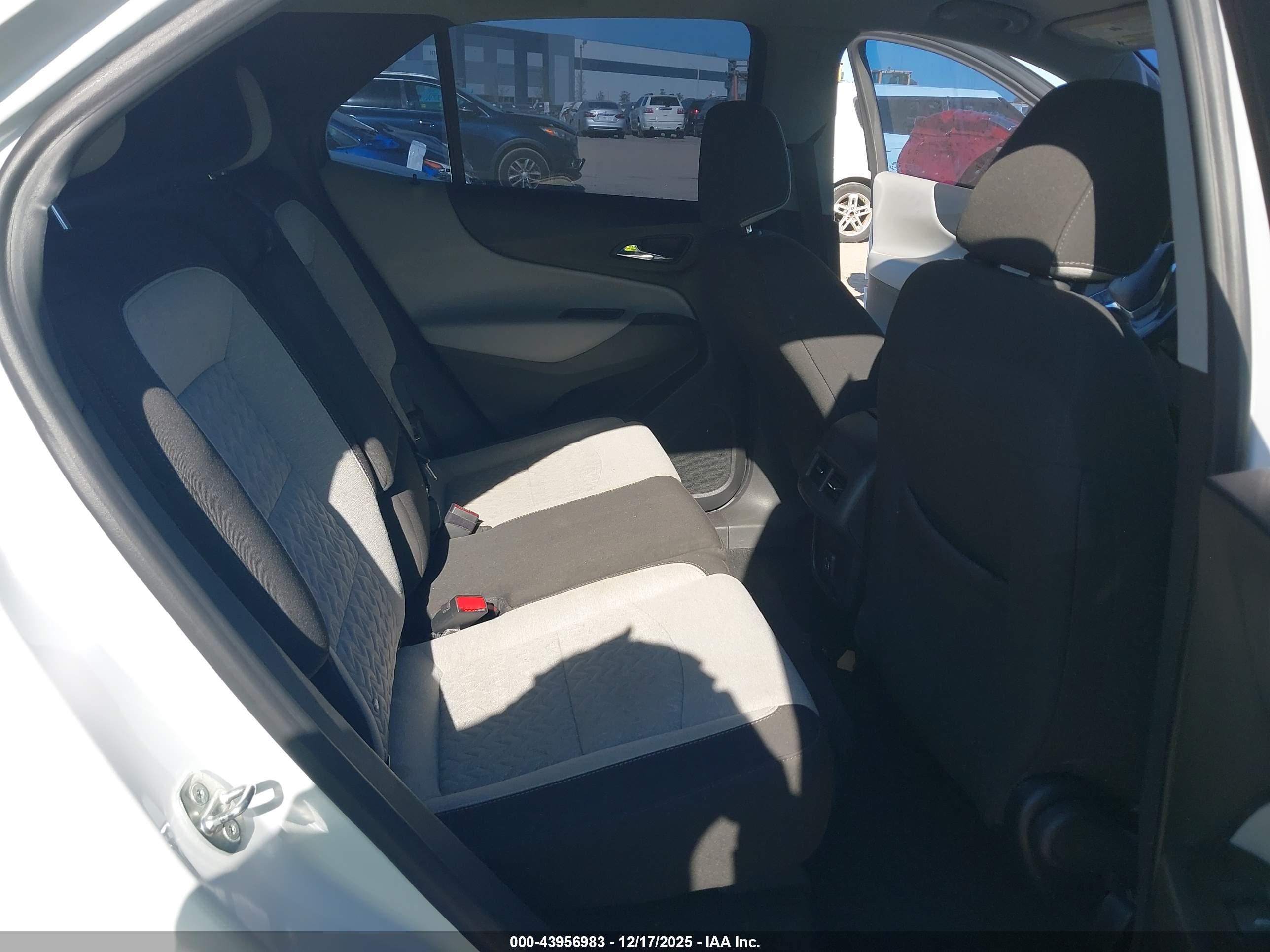 CHEVROLET EQUINOX image 8