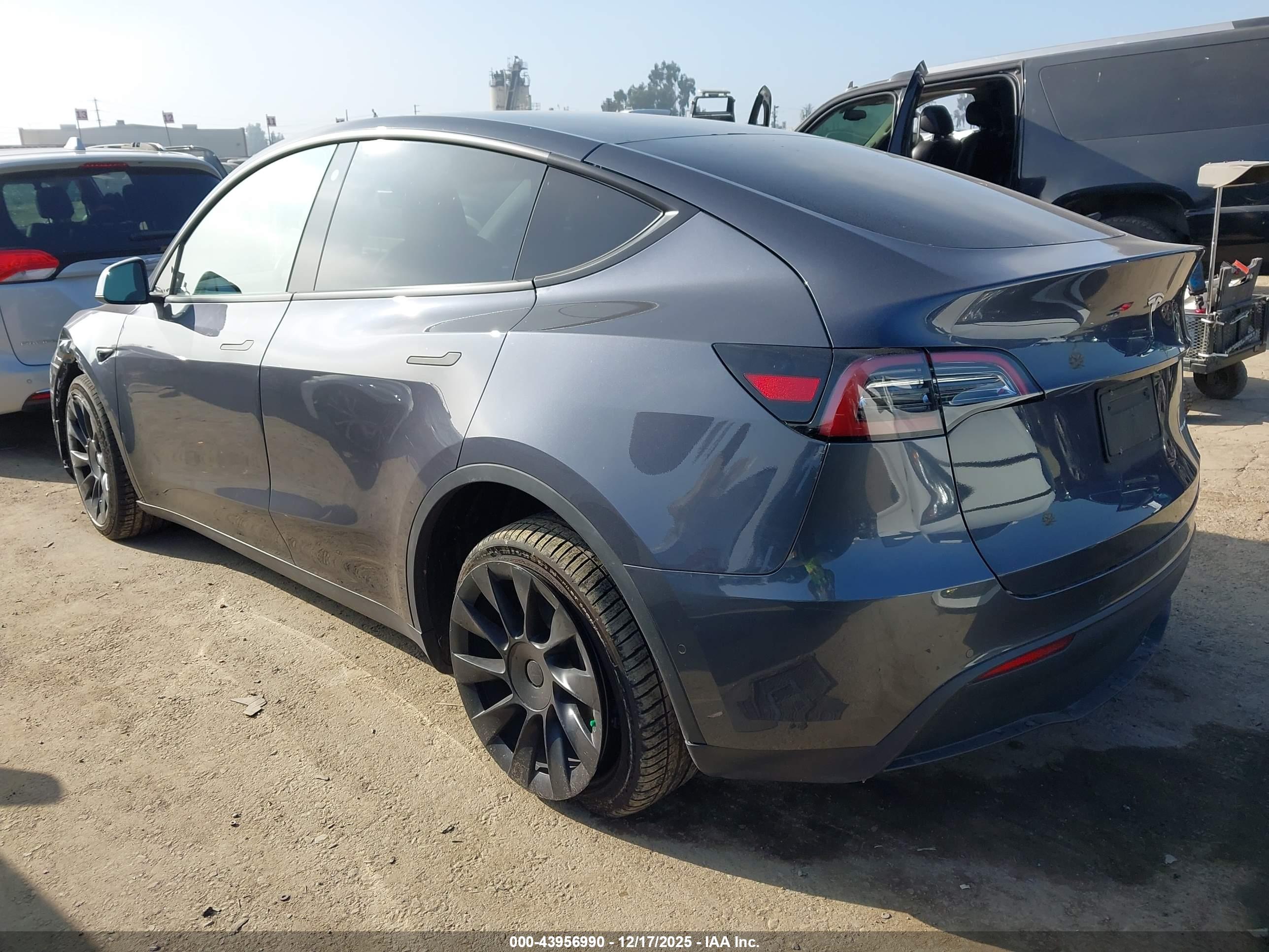 TESLA MODEL image 3