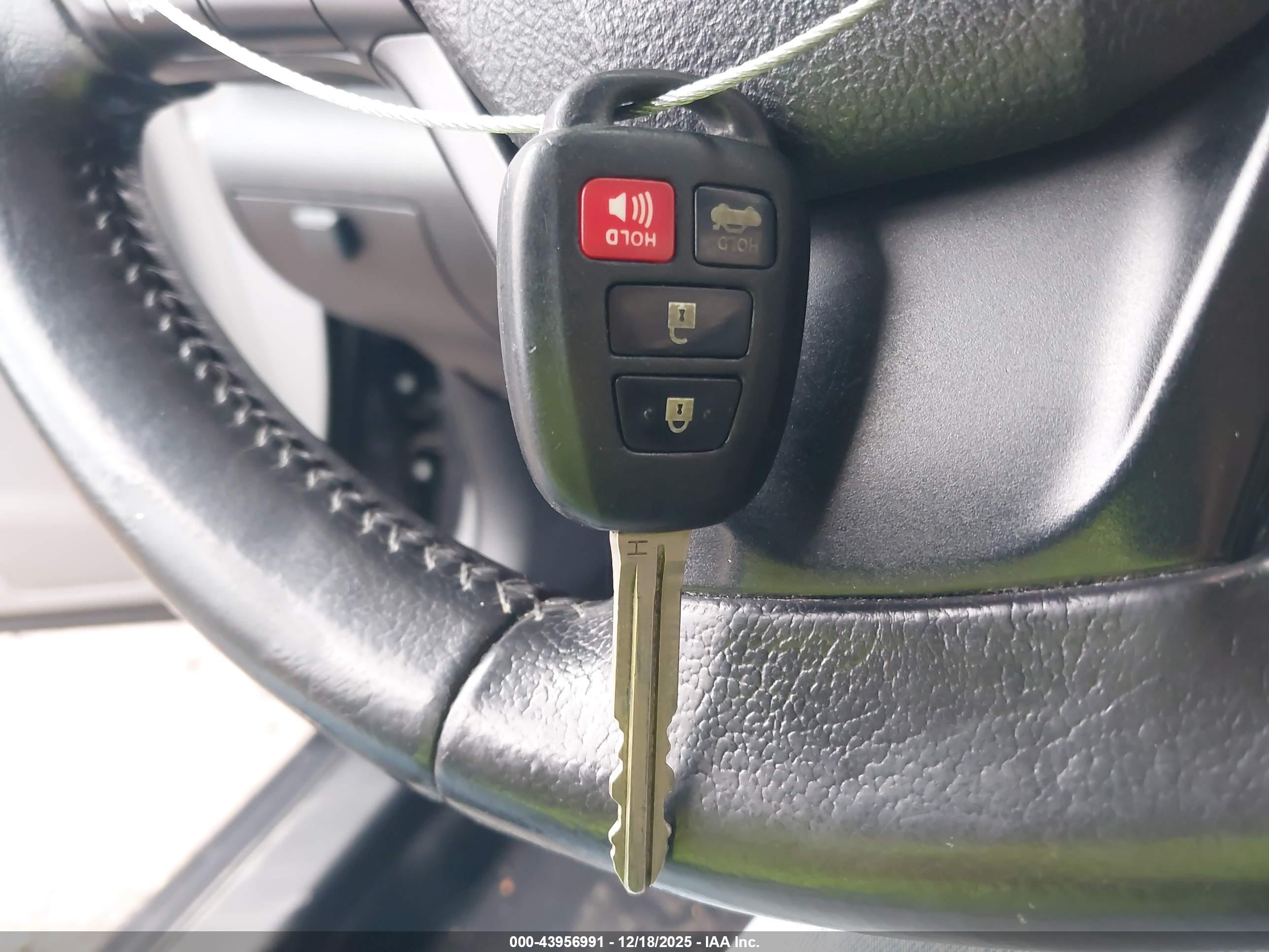TOYOTA CAMRY image 11