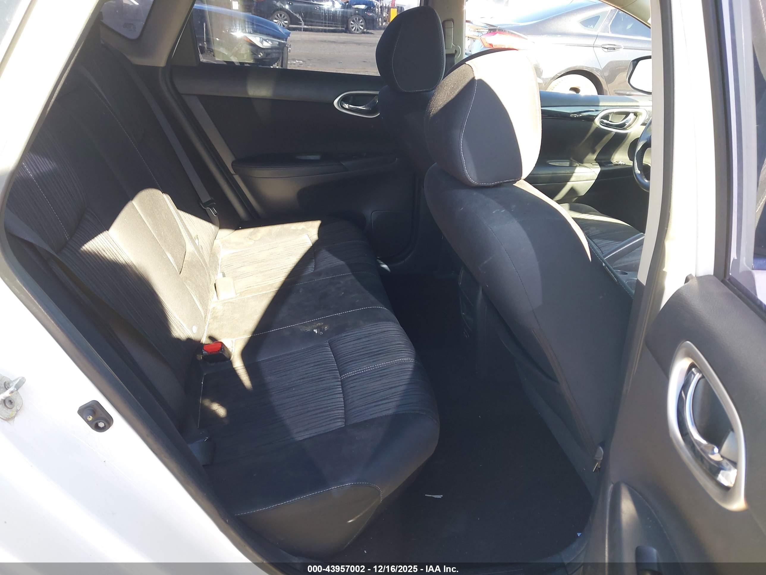NISSAN SENTRA image 8