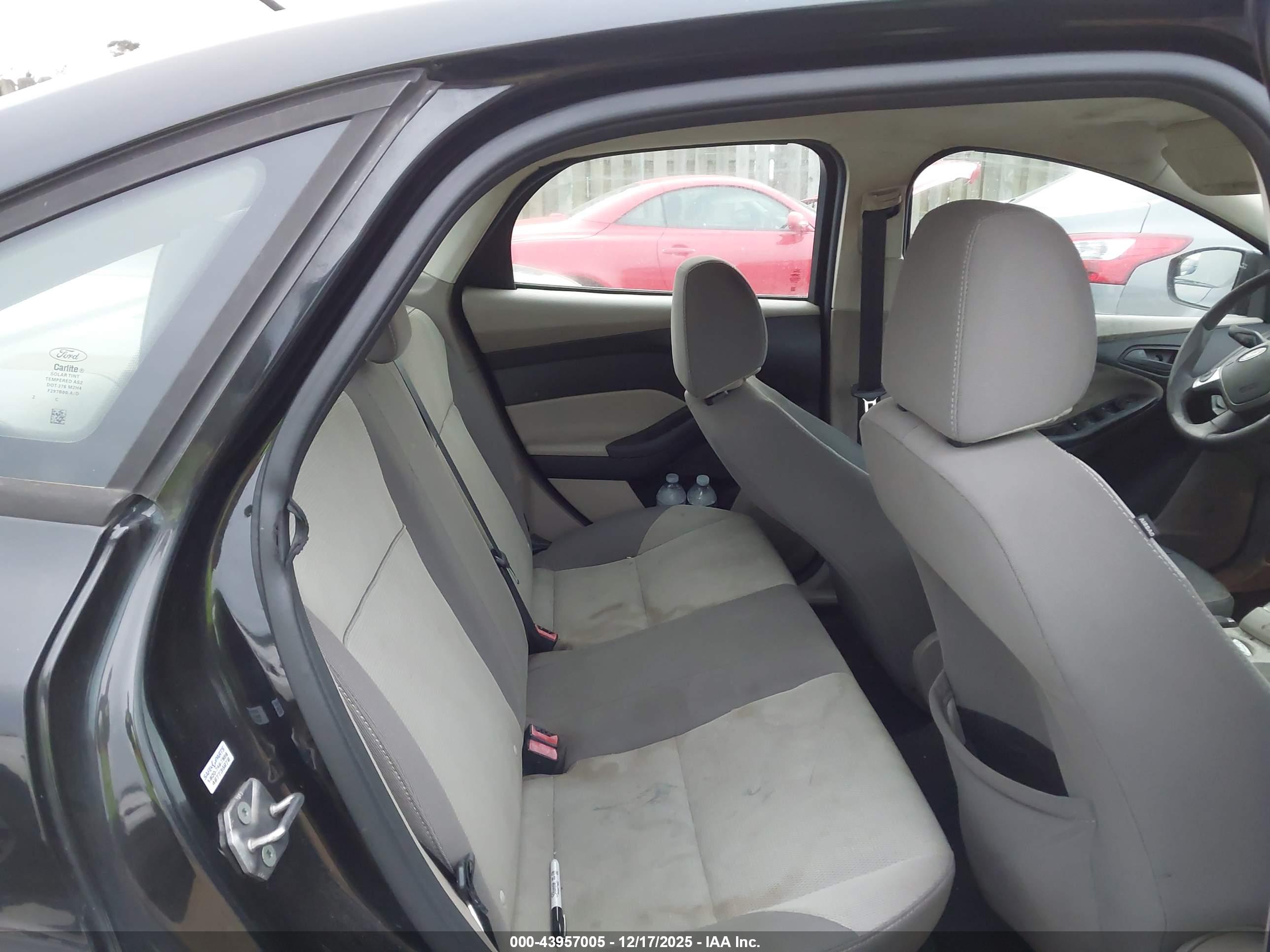 FORD FOCUS image 8