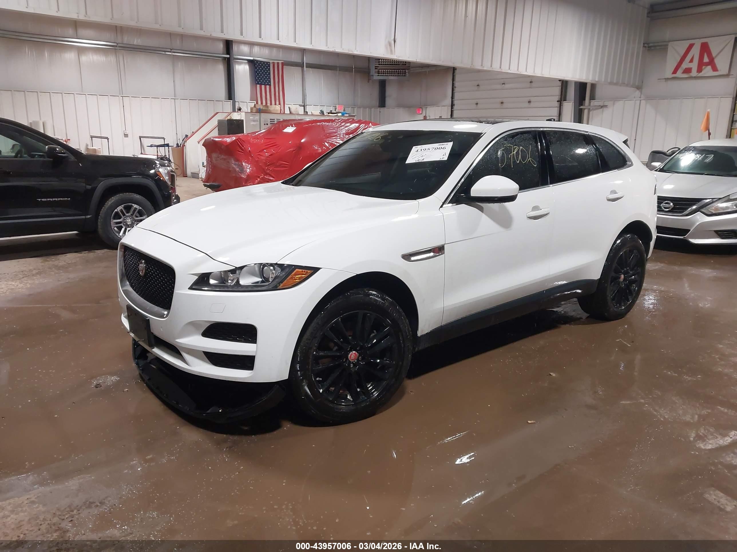 JAGUAR F-PACE image 2