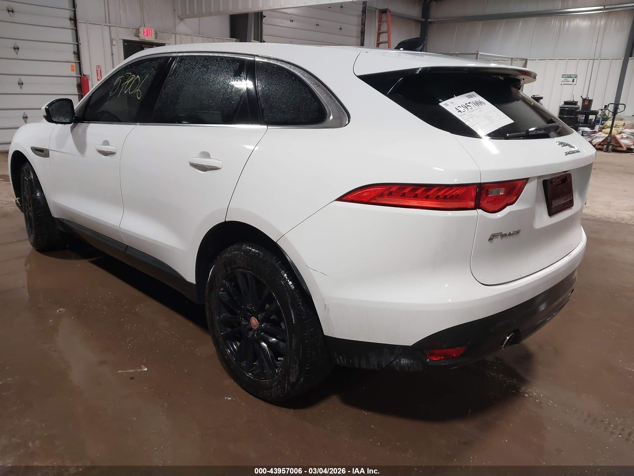 JAGUAR F-PACE image 6