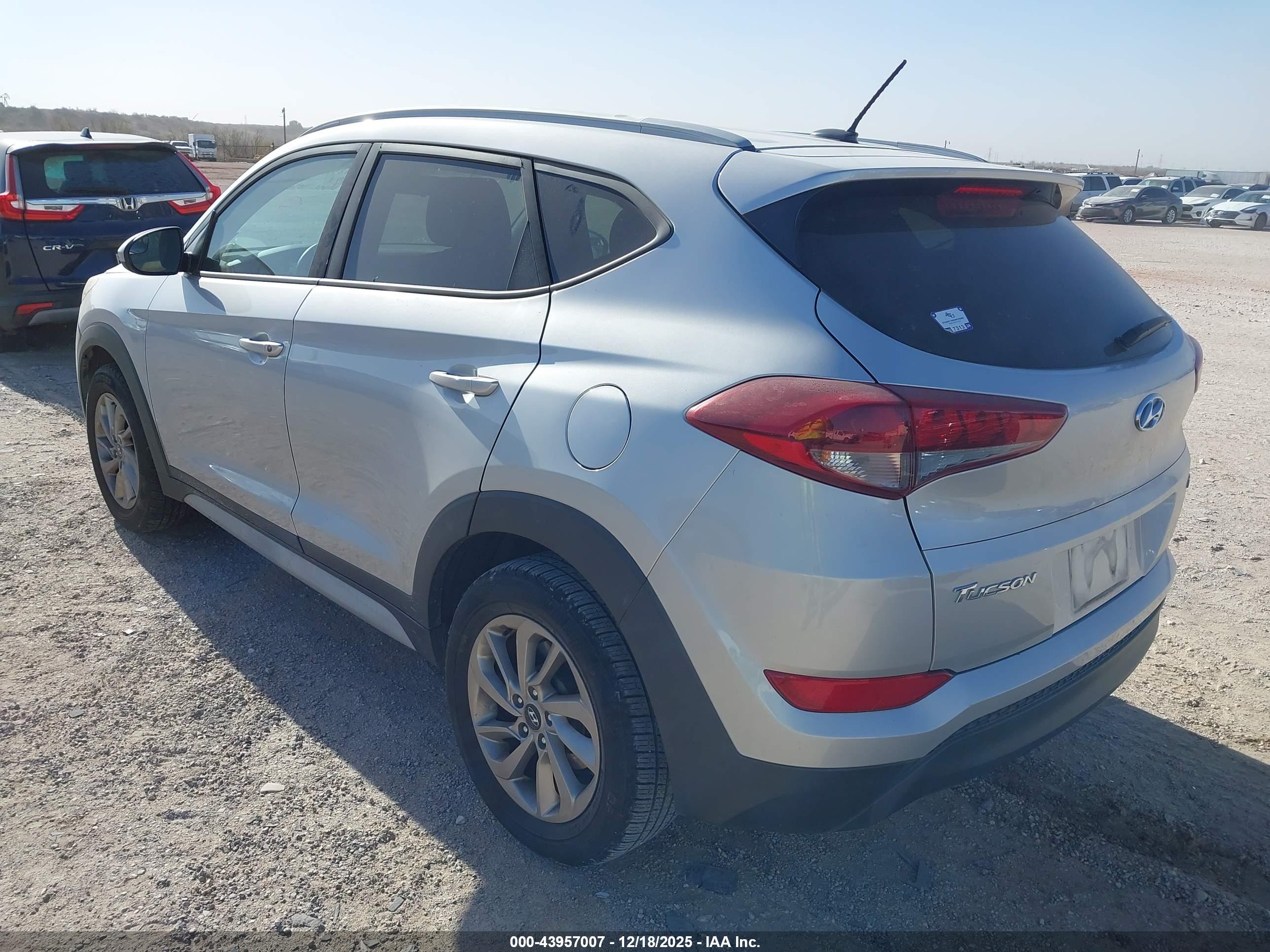 HYUNDAI TUCSON image 3