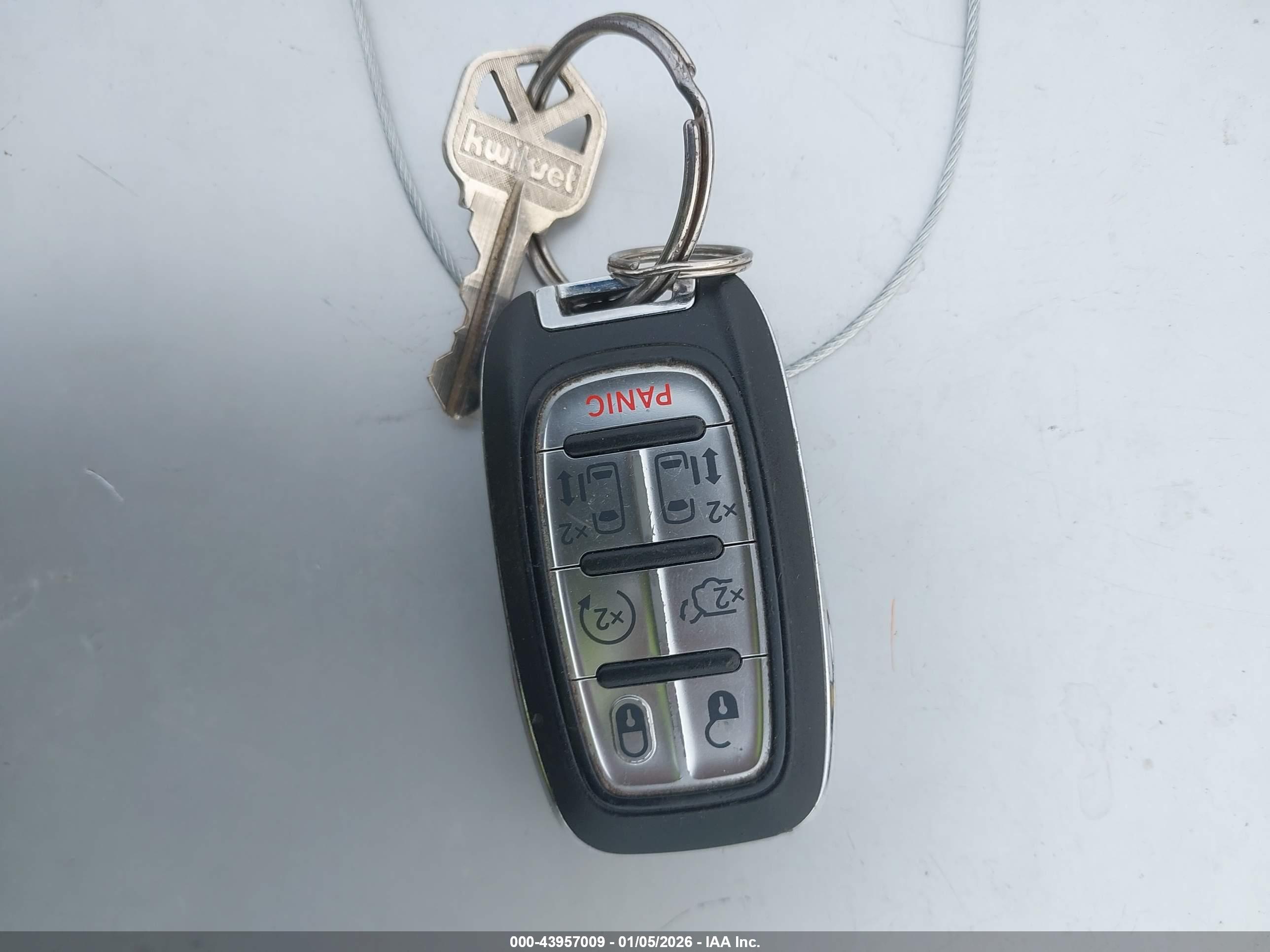 CHRYSLER PACIFICA image 11
