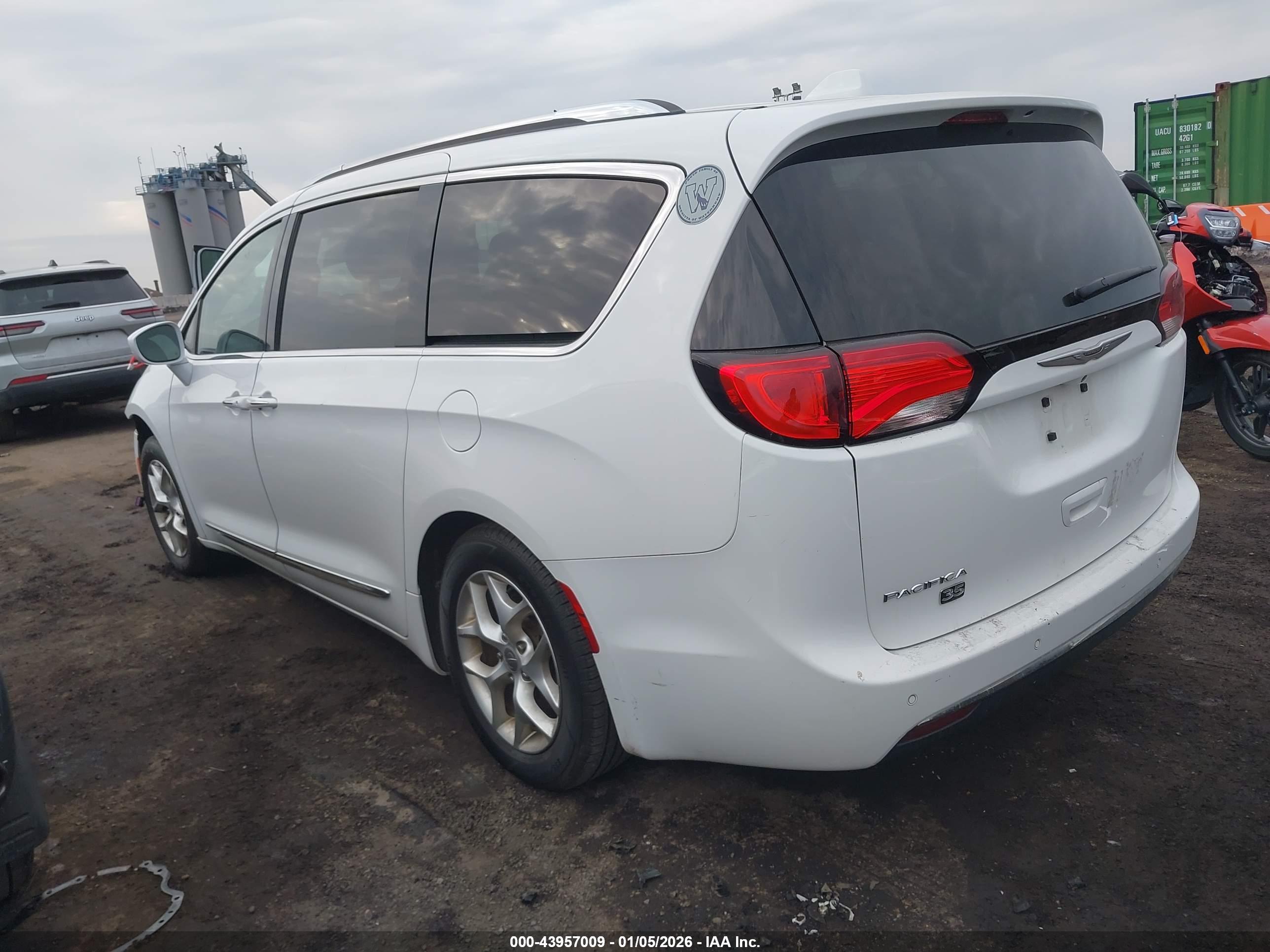 CHRYSLER PACIFICA image 3