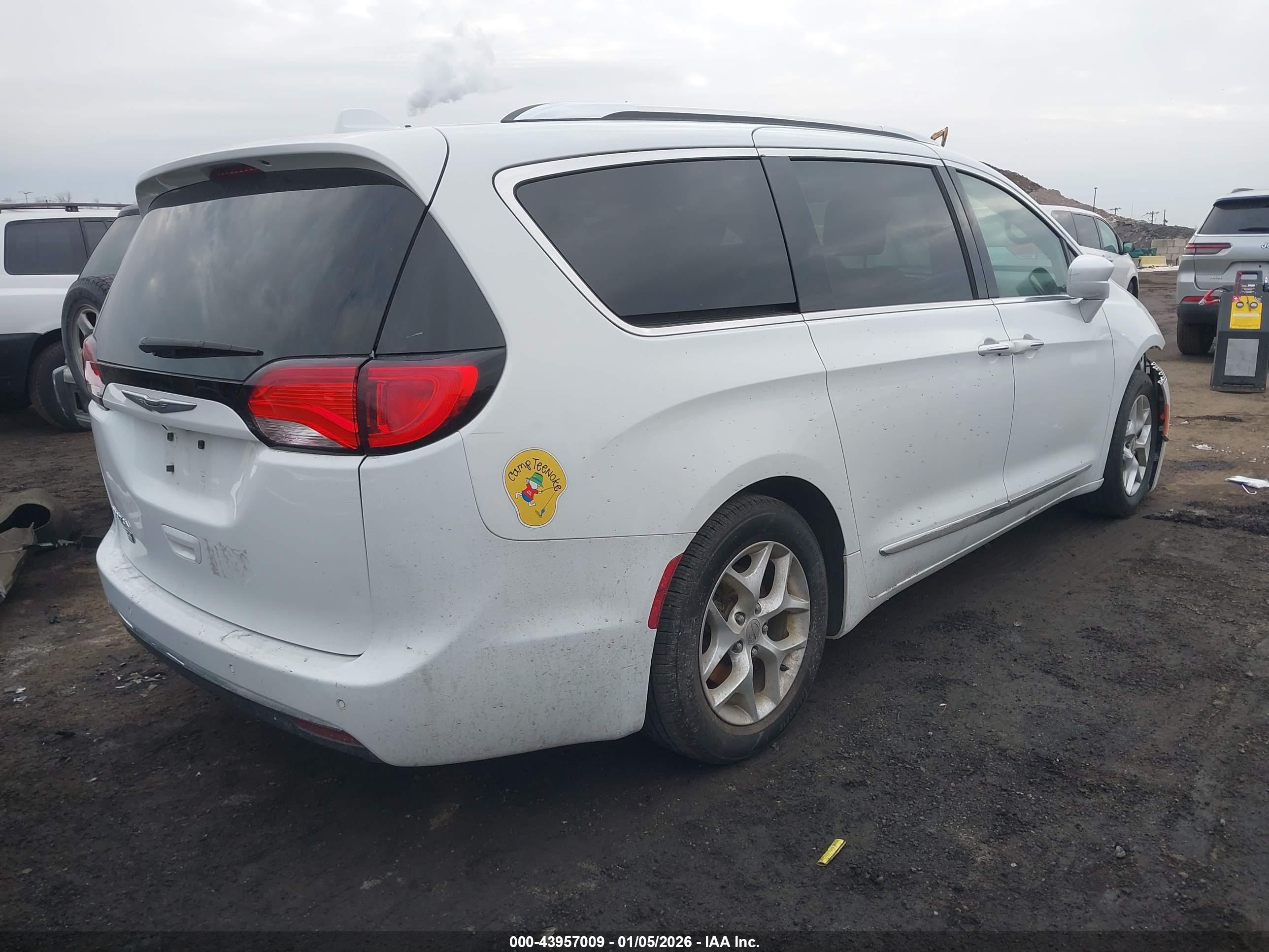 CHRYSLER PACIFICA image 4