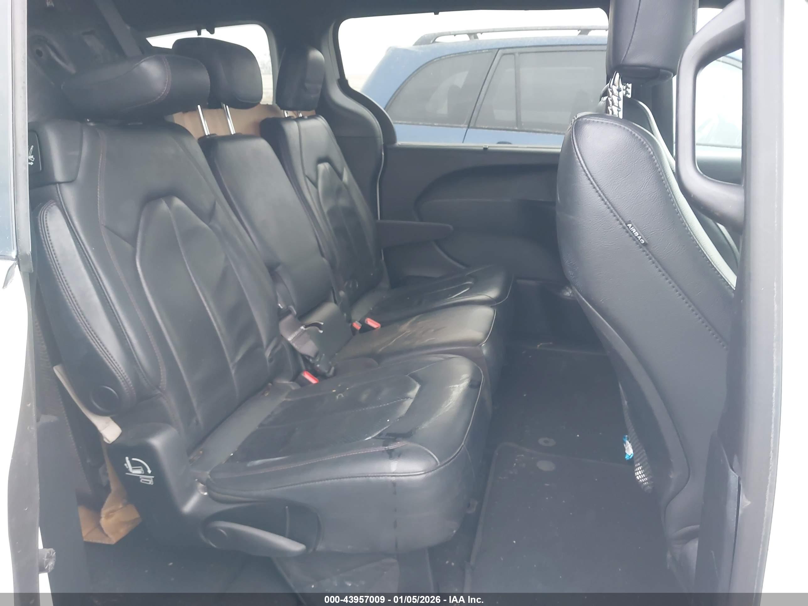 CHRYSLER PACIFICA image 8