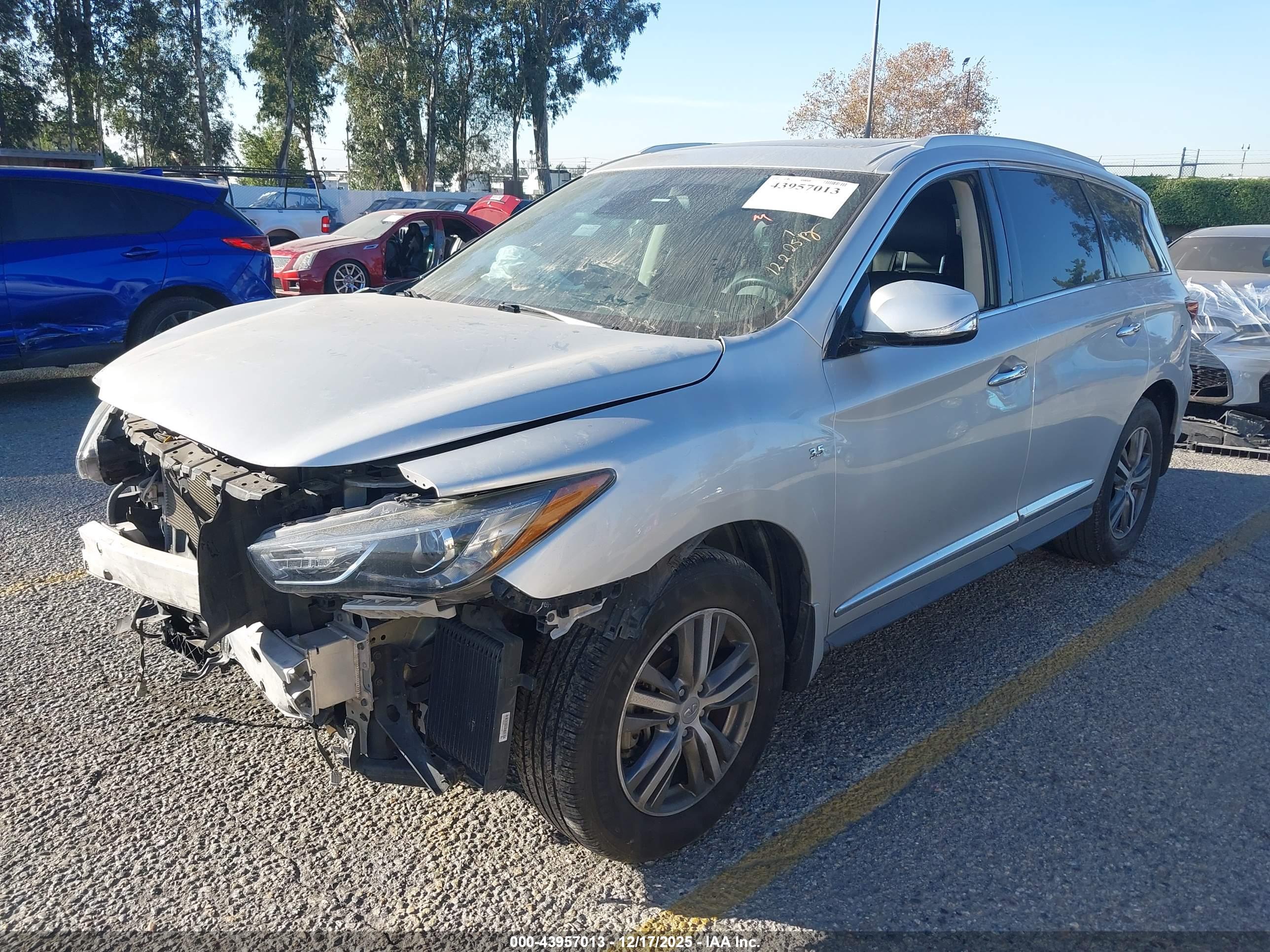 INFINITI QX60 image 2