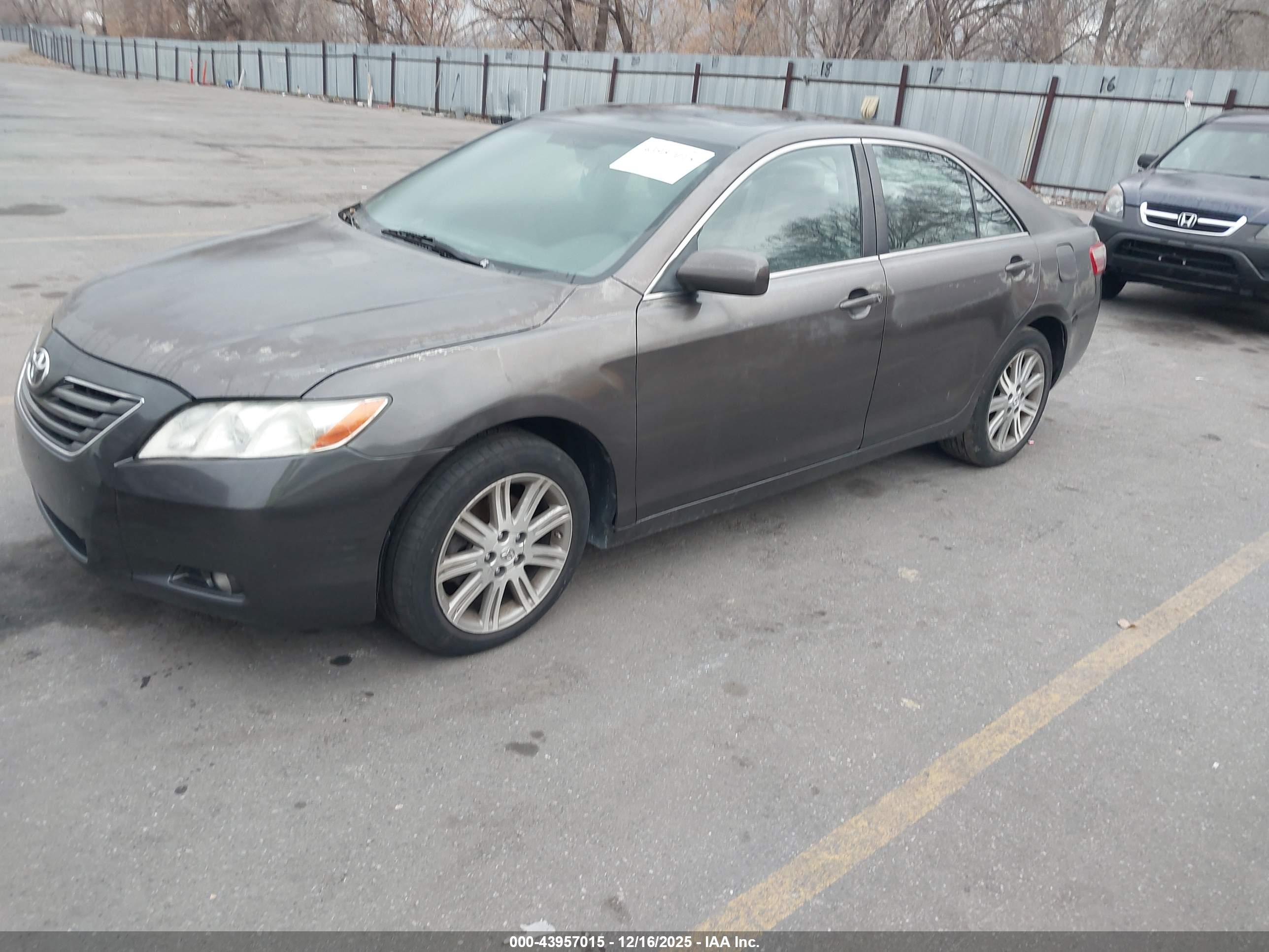 TOYOTA CAMRY image 2