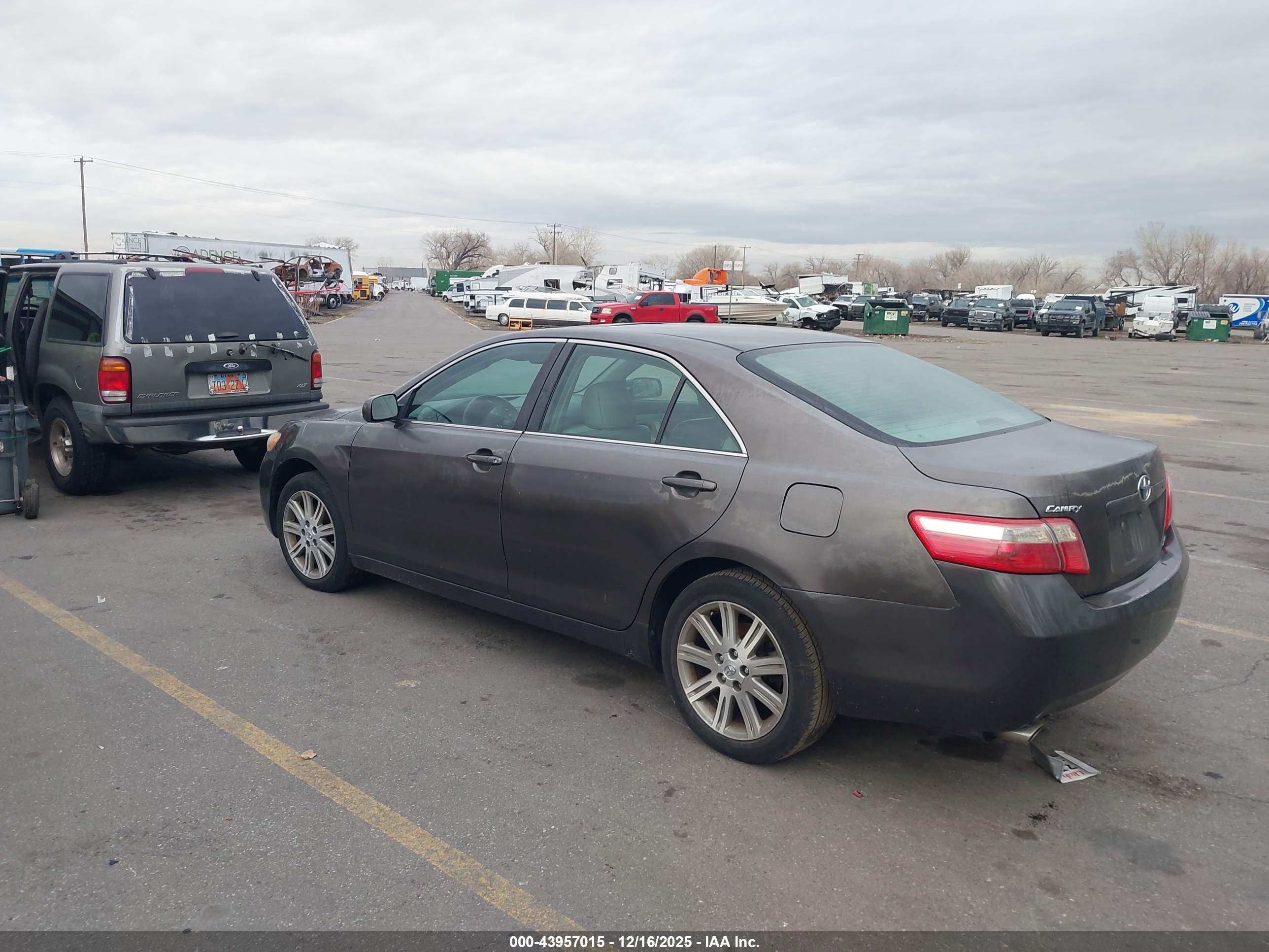 TOYOTA CAMRY image 3