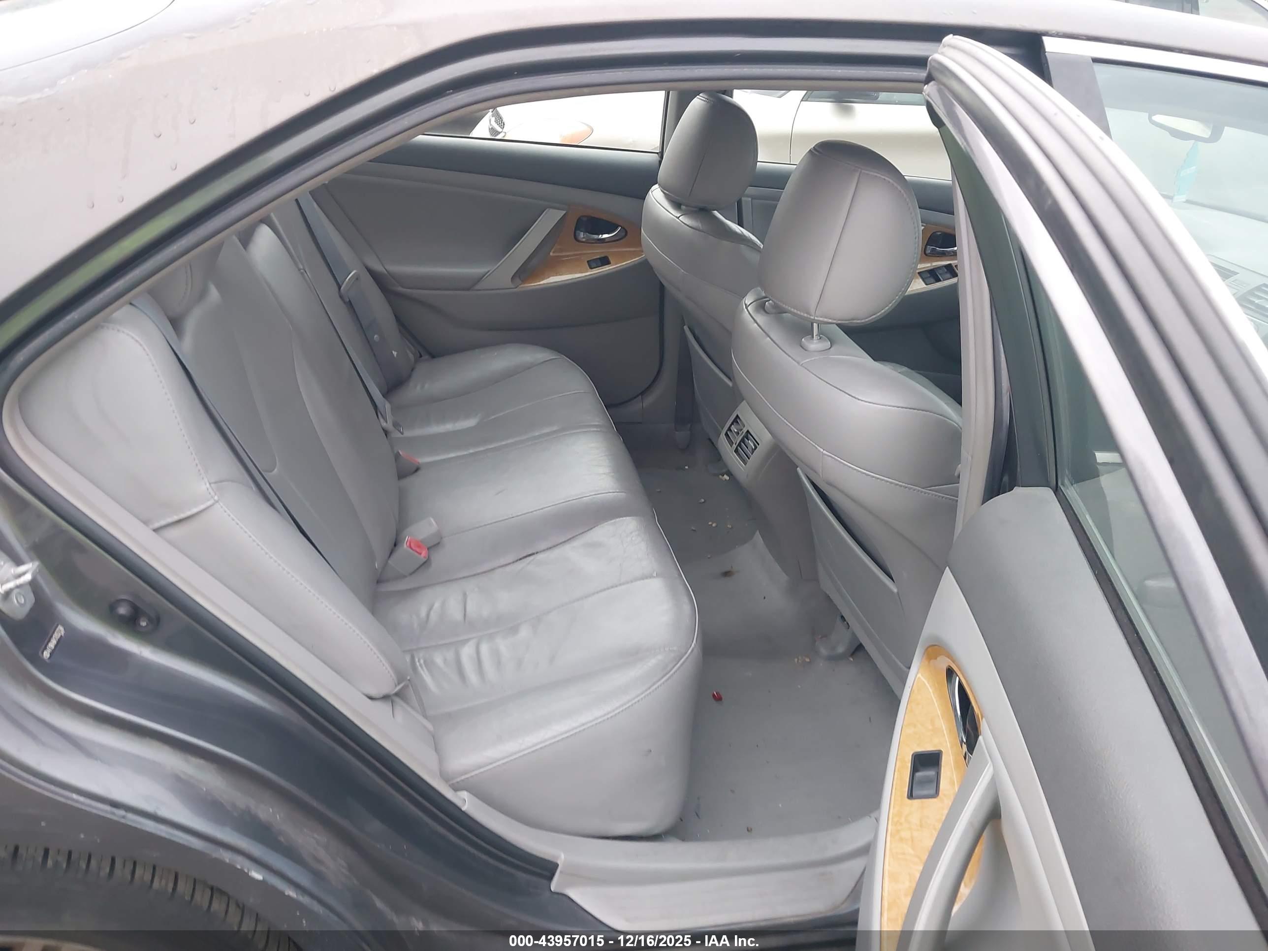 TOYOTA CAMRY image 8