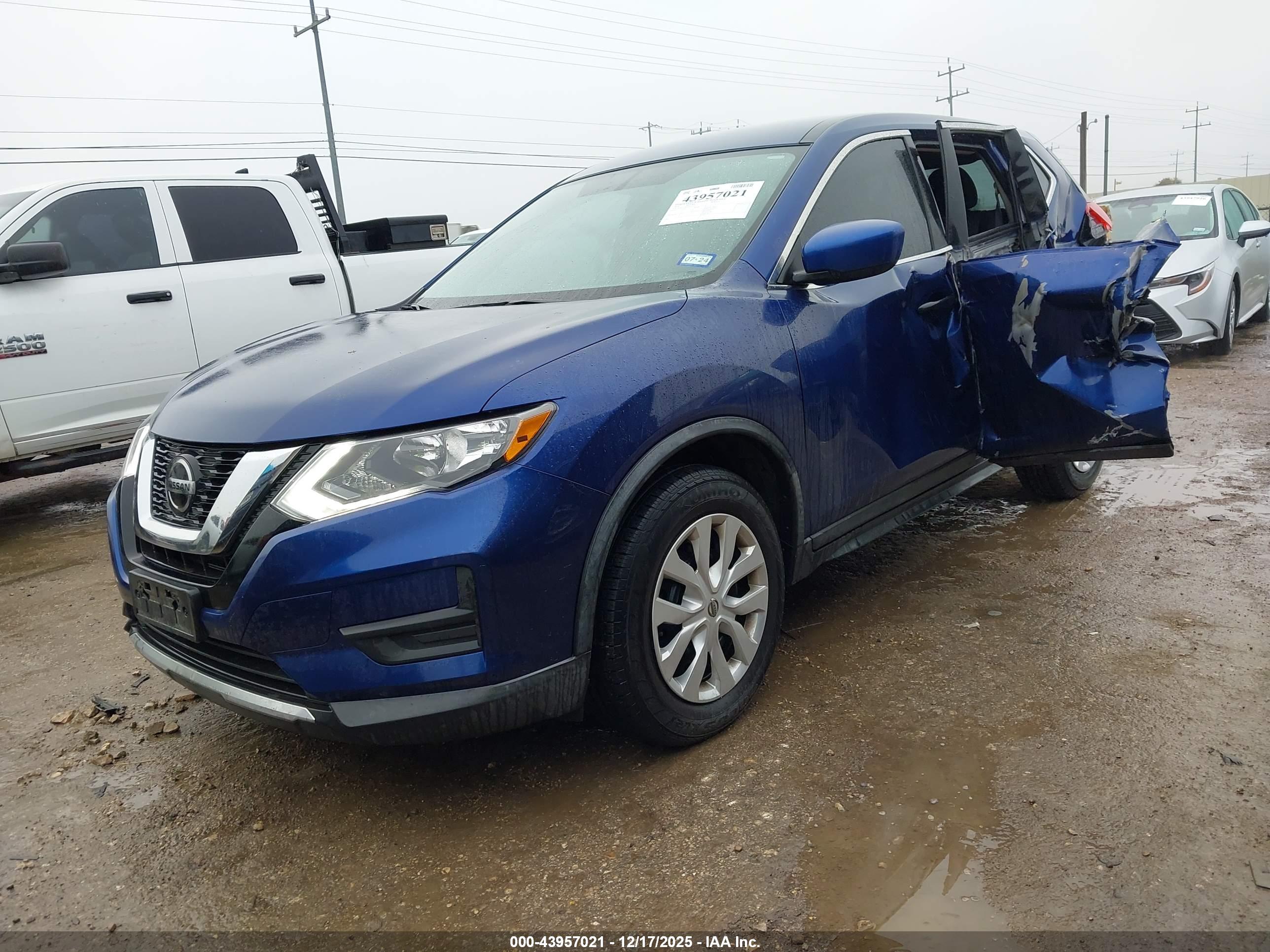 NISSAN ROGUE image 2