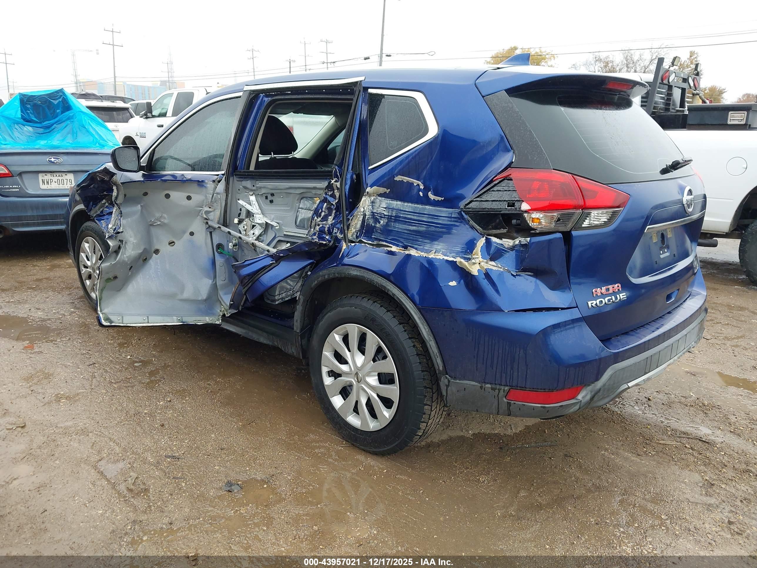 NISSAN ROGUE image 3