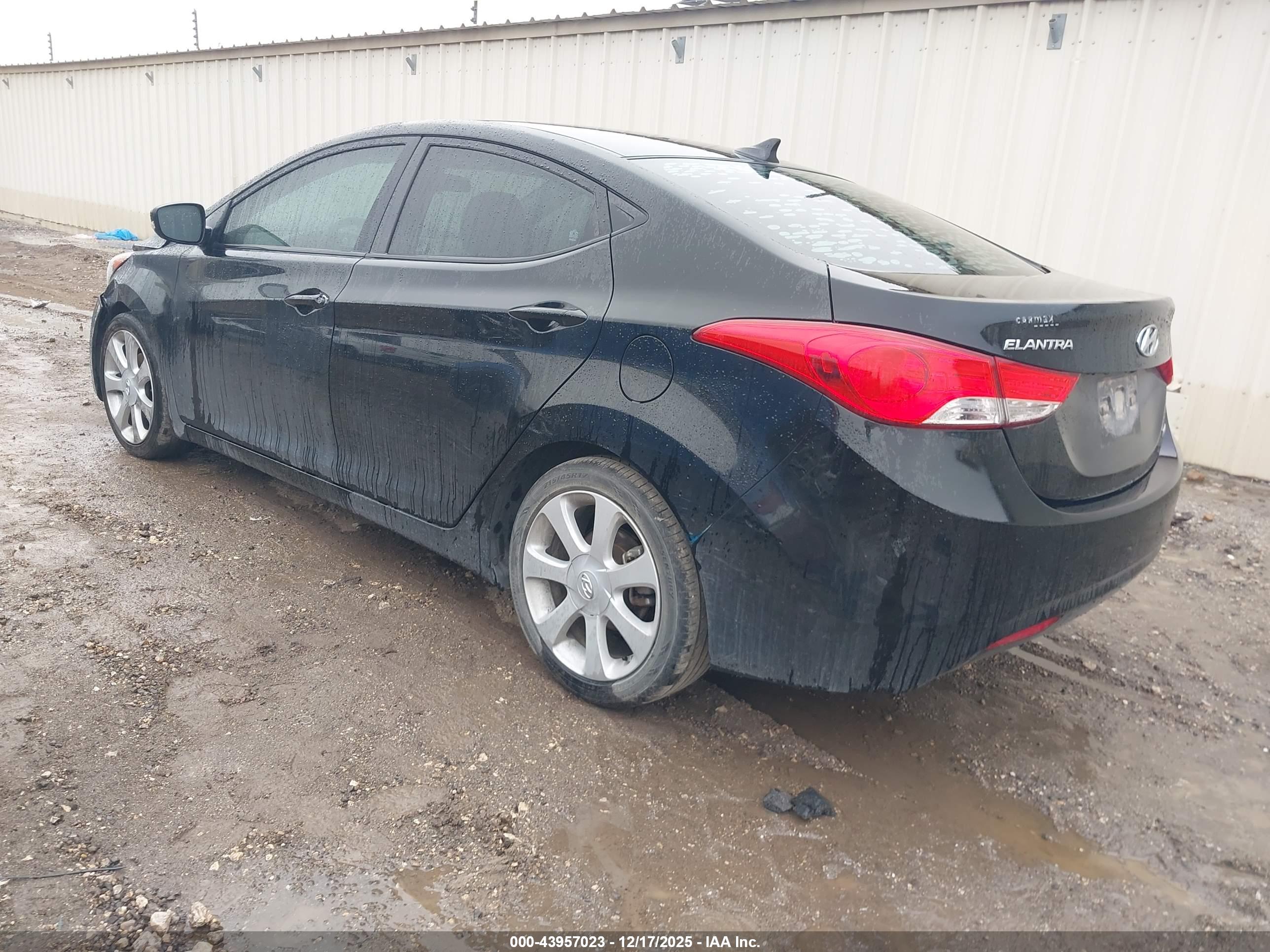 HYUNDAI ELANTRA image 3