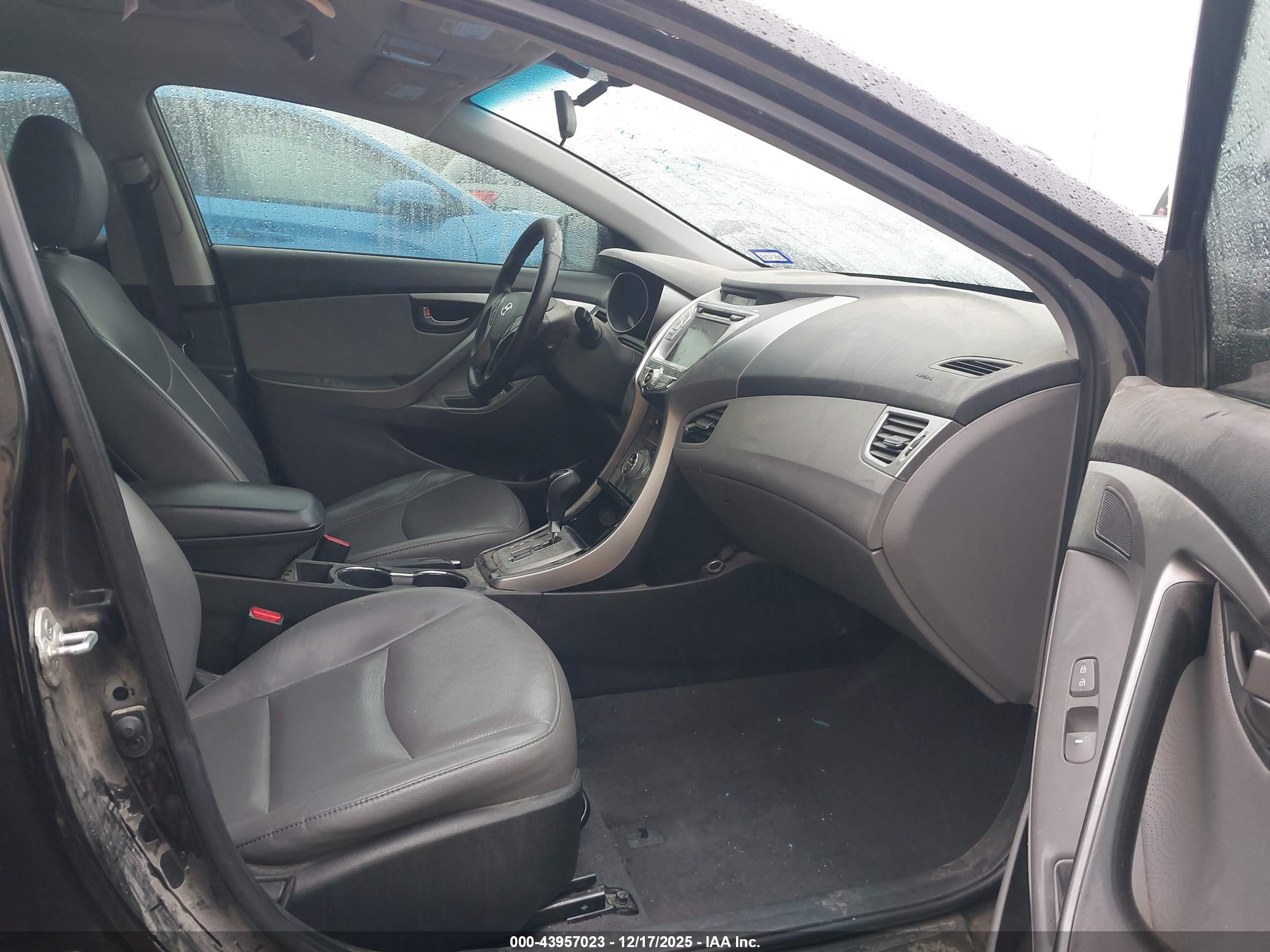 HYUNDAI ELANTRA image 5