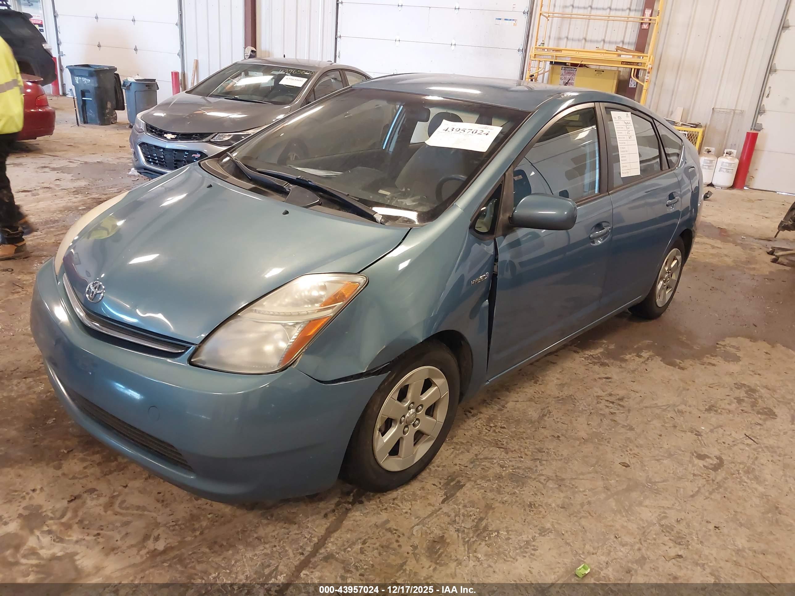 TOYOTA PRIUS image 2