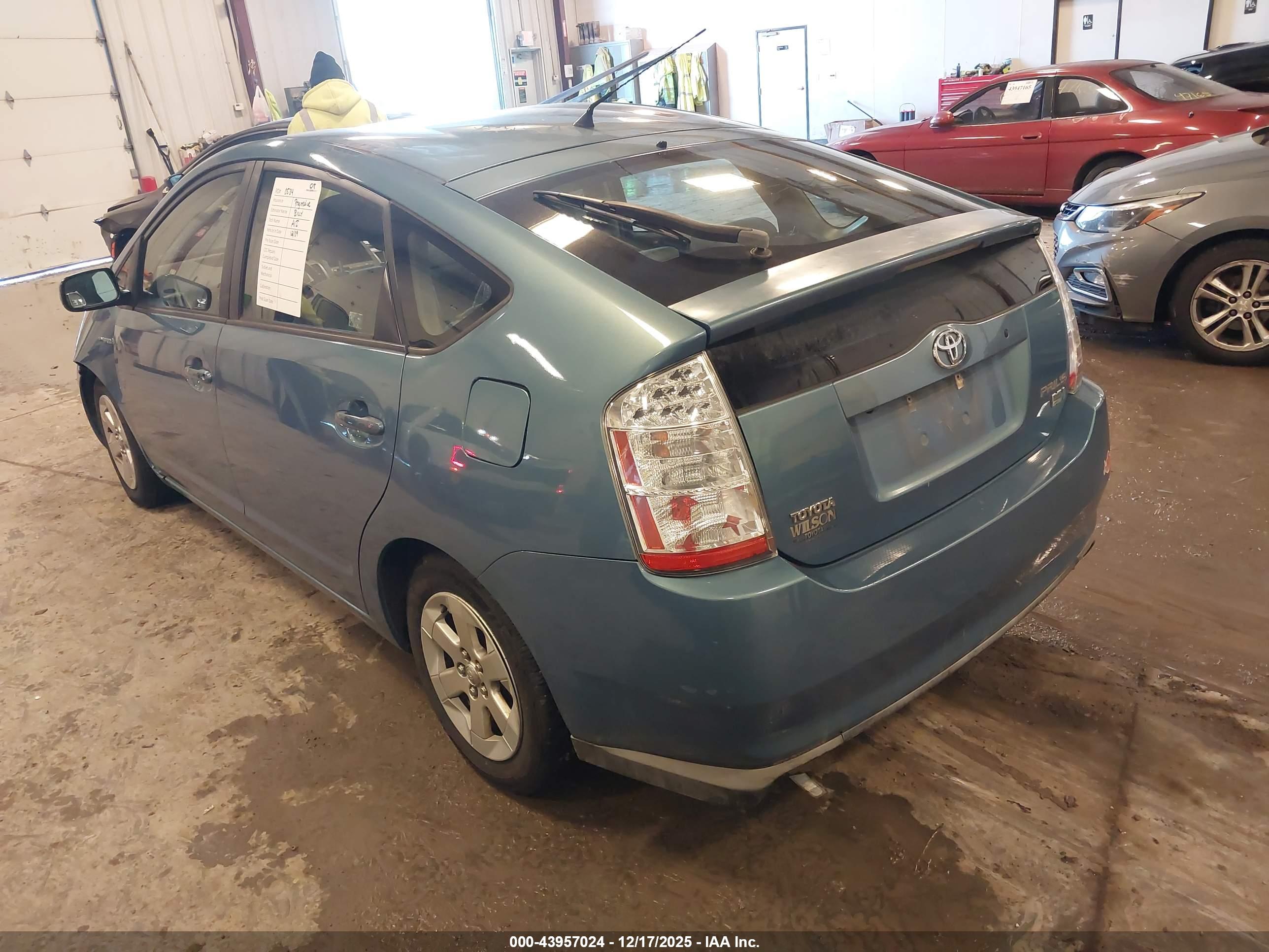 TOYOTA PRIUS image 3