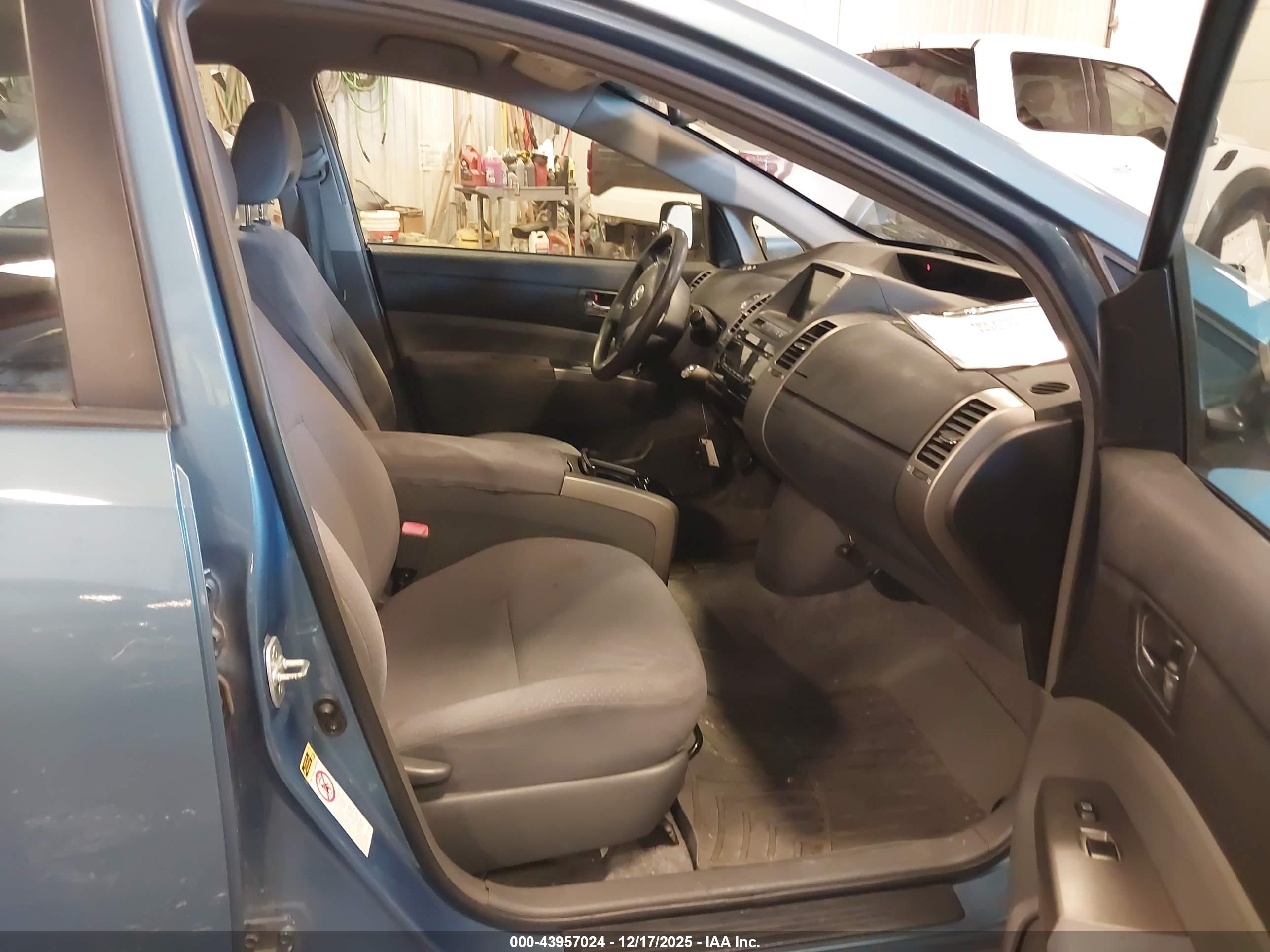 TOYOTA PRIUS image 5