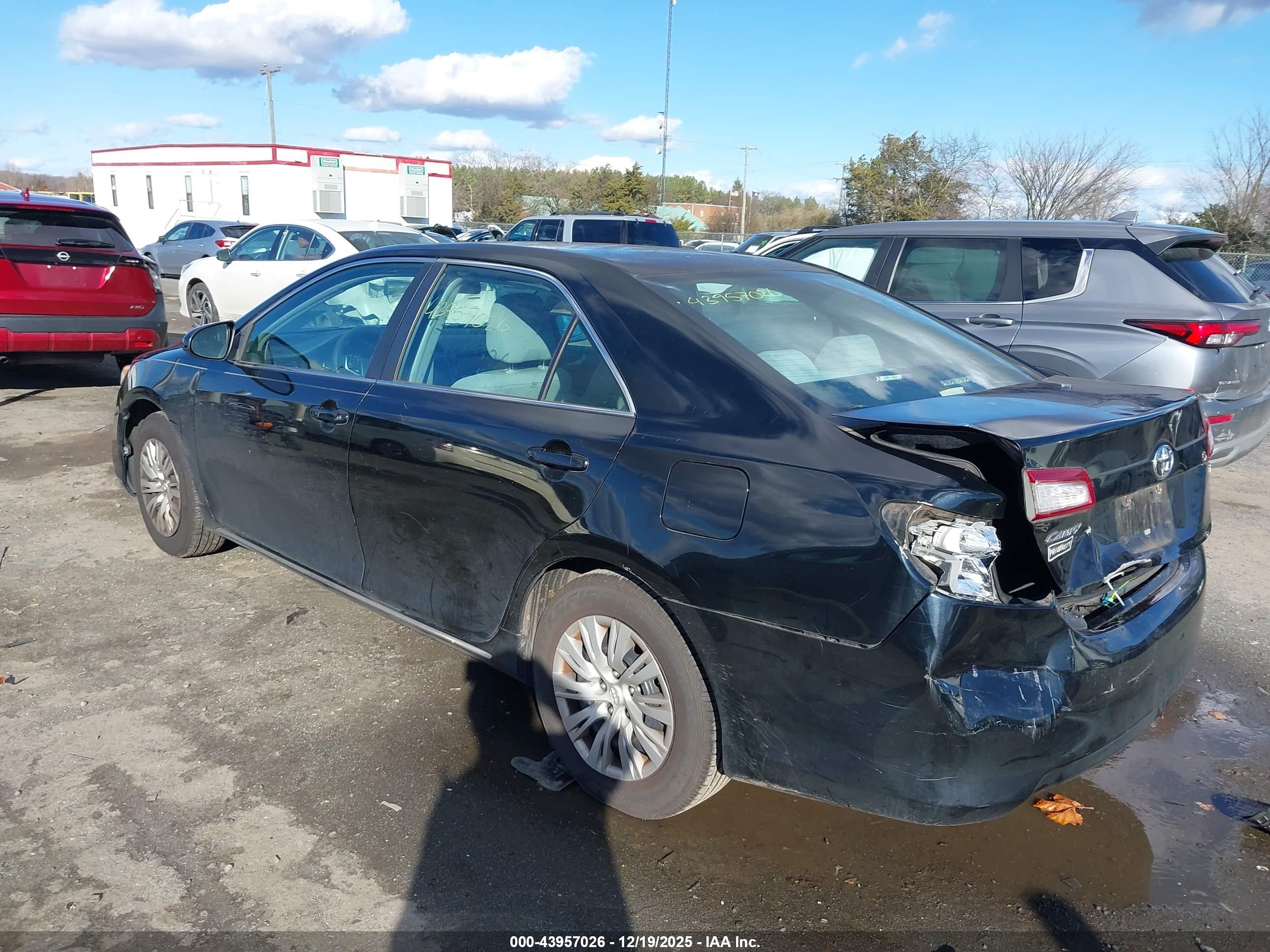 TOYOTA CAMRY image 3