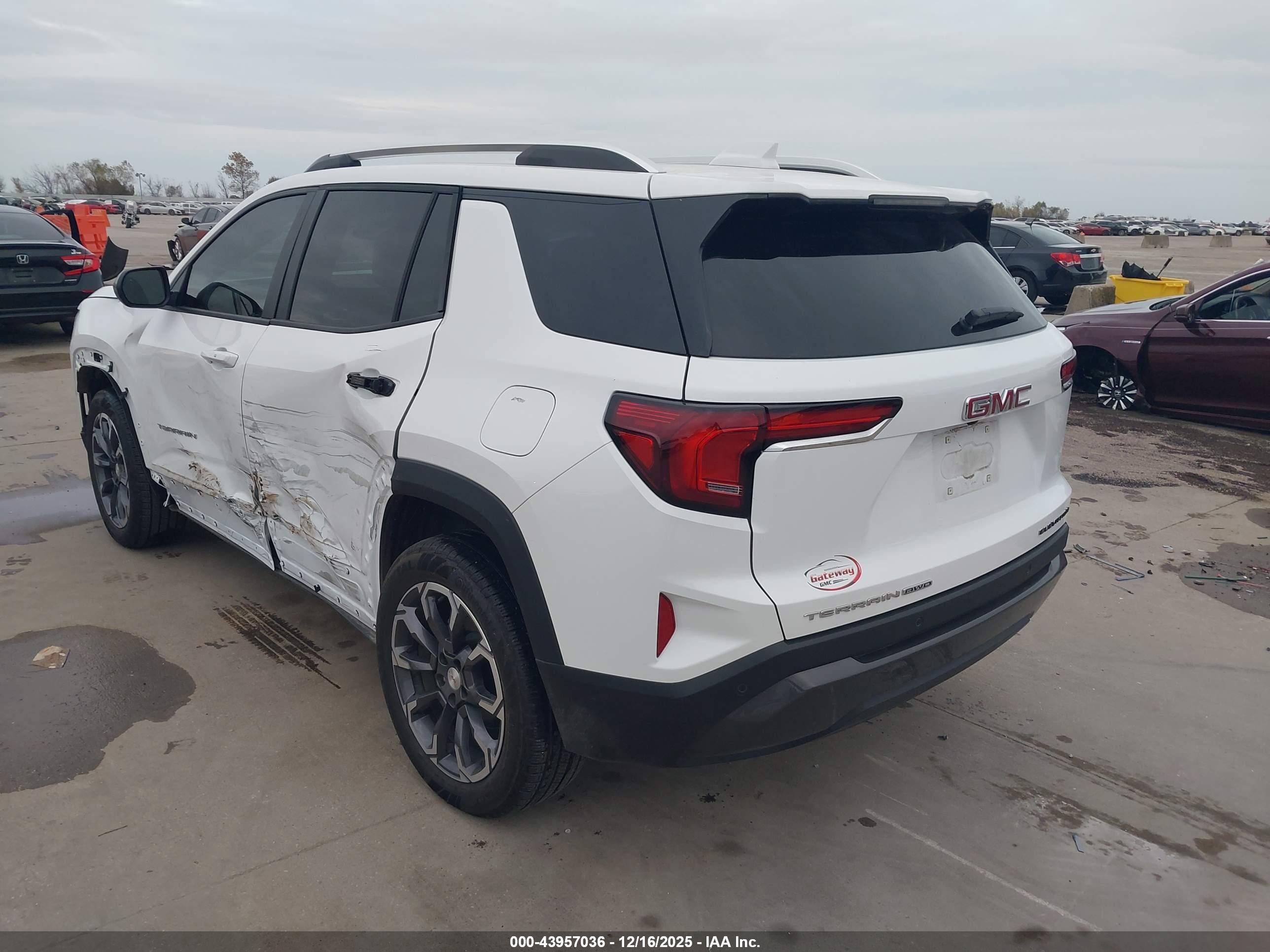 GMC TERRAIN image 3