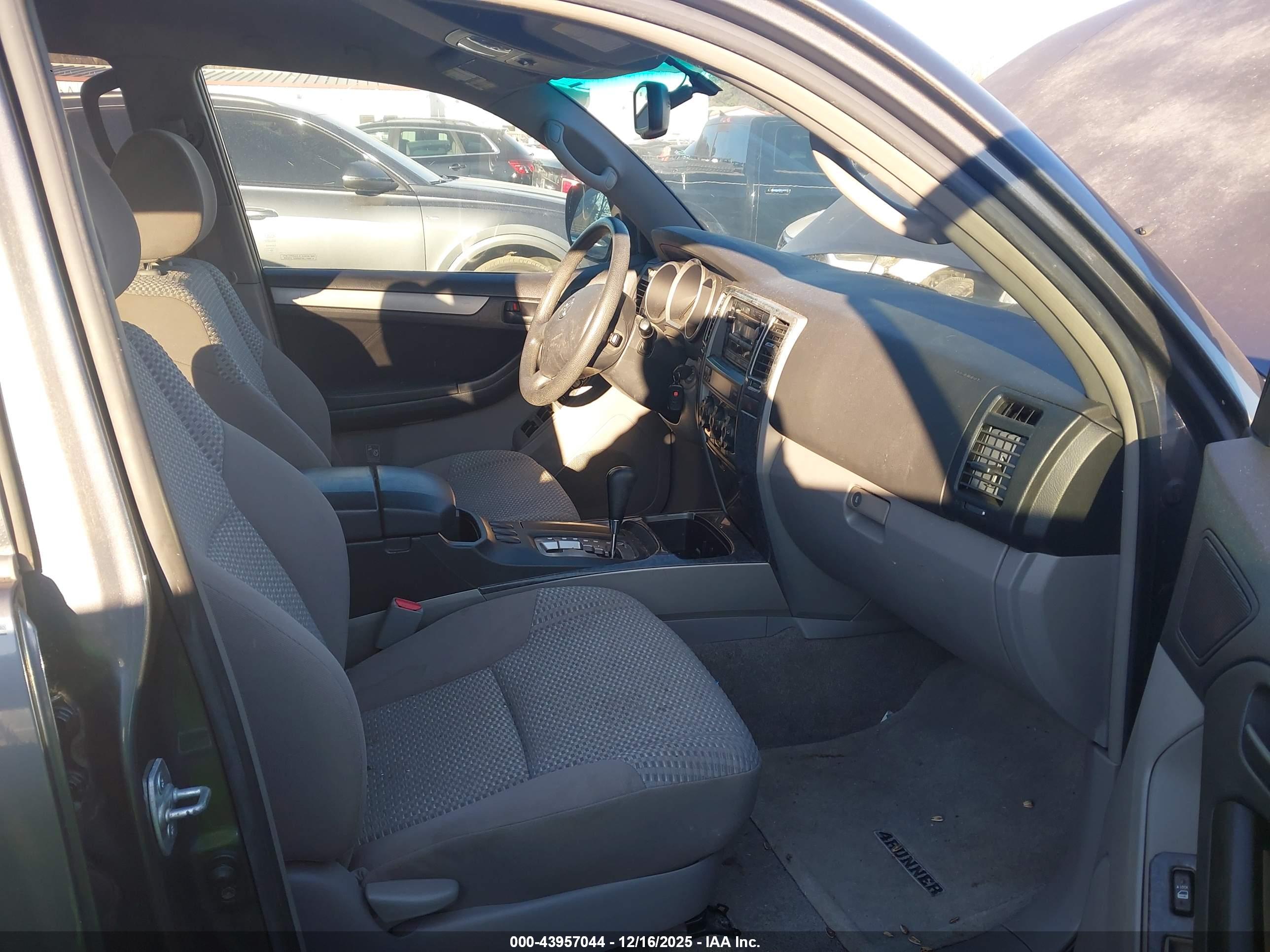 TOYOTA 4RUNNER image 5