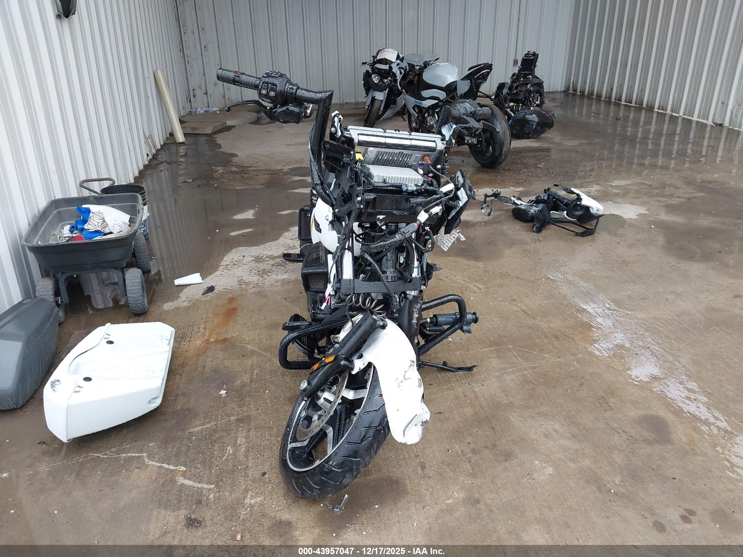 HARLEY-DAVIDSON FLHX image 5