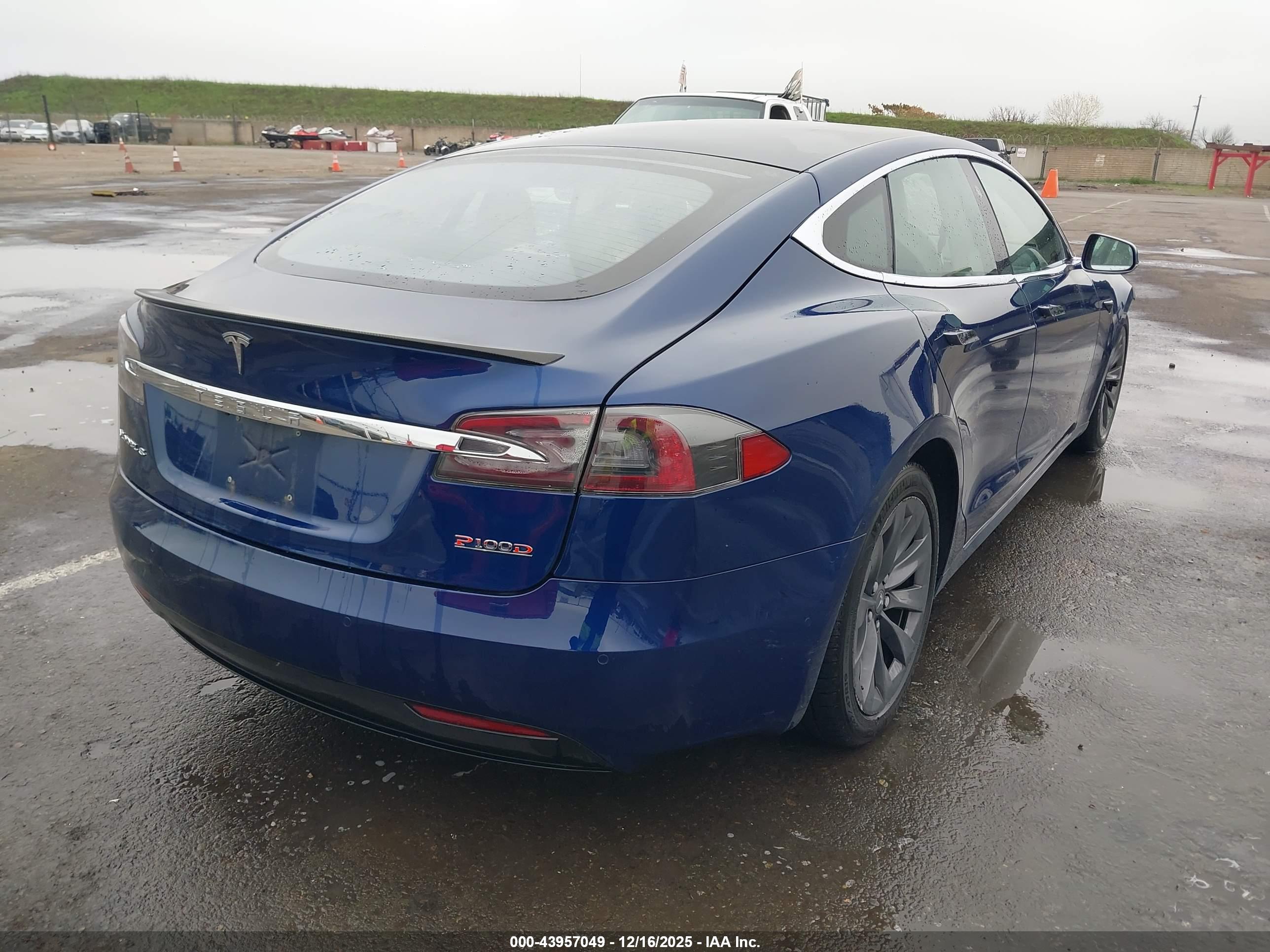 TESLA MODEL image 4