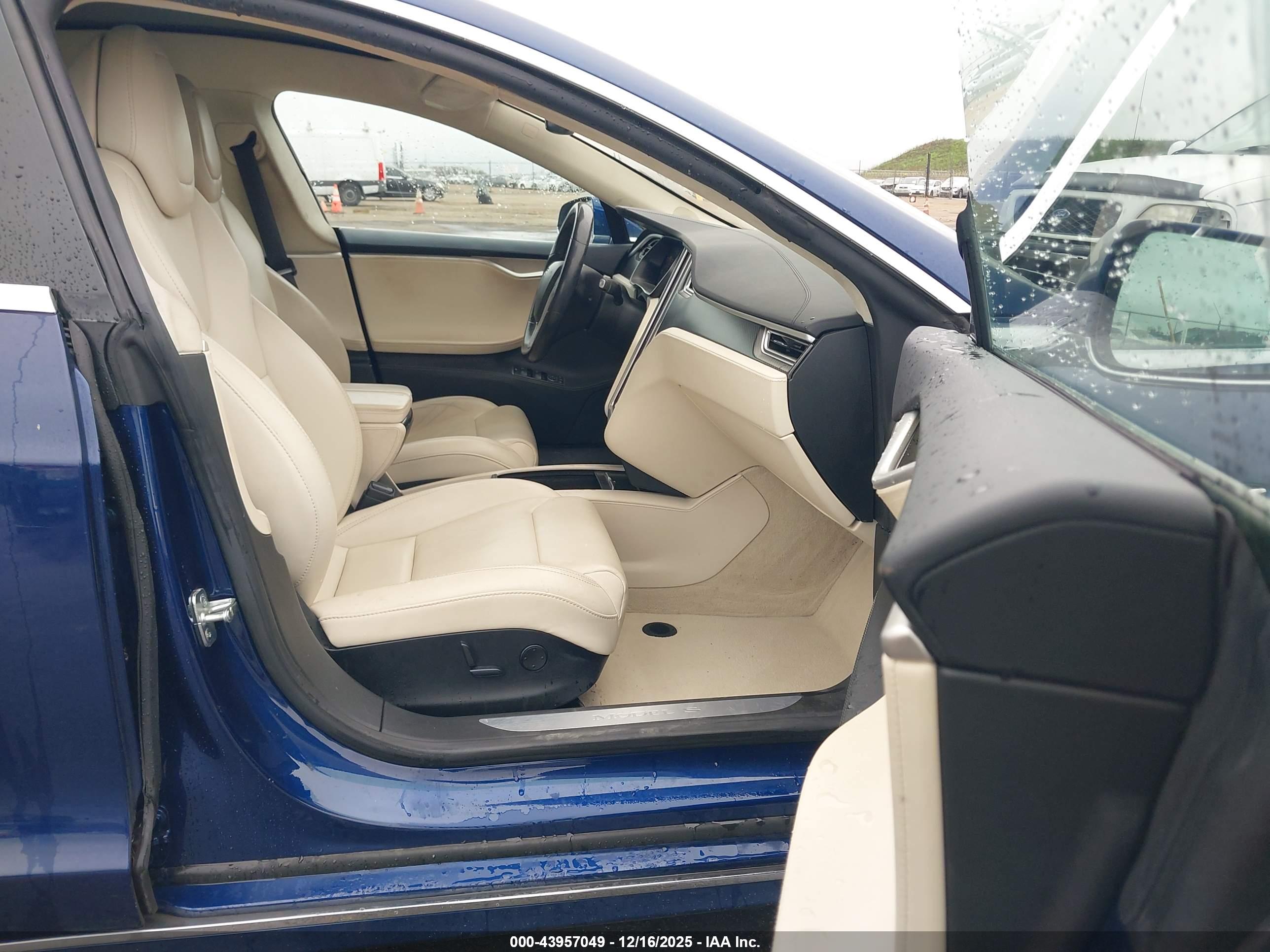 TESLA MODEL image 5