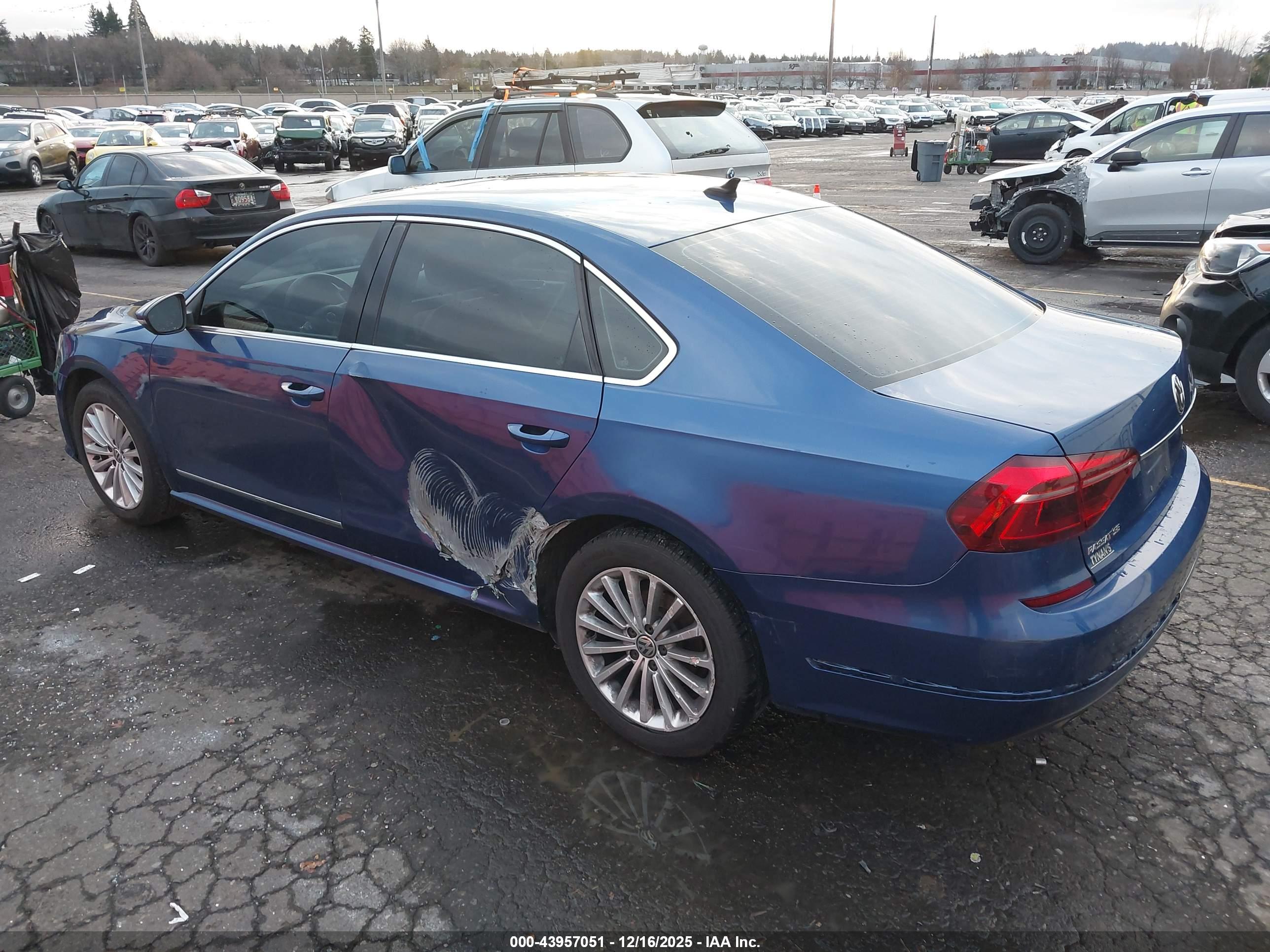 VOLKSWAGEN PASSAT image 3
