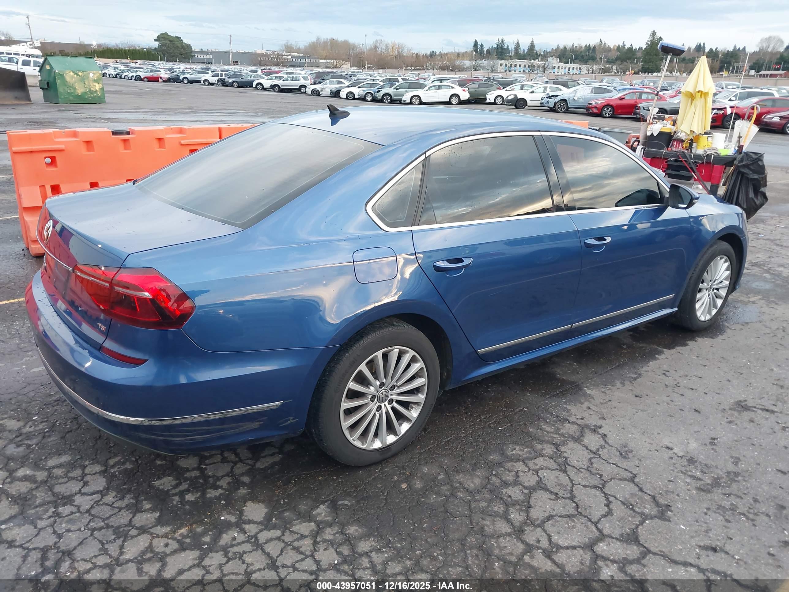 VOLKSWAGEN PASSAT image 4