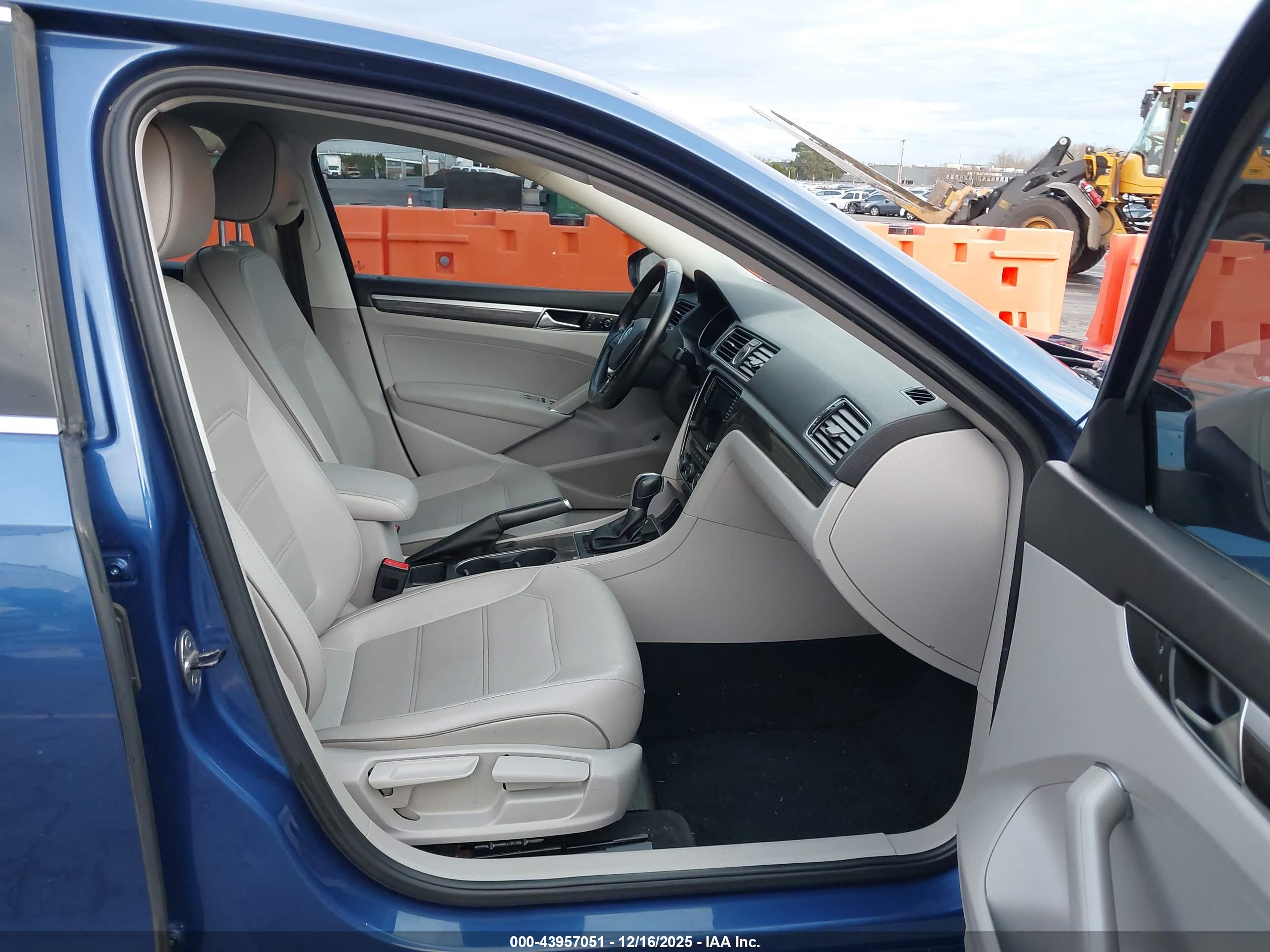 VOLKSWAGEN PASSAT image 5