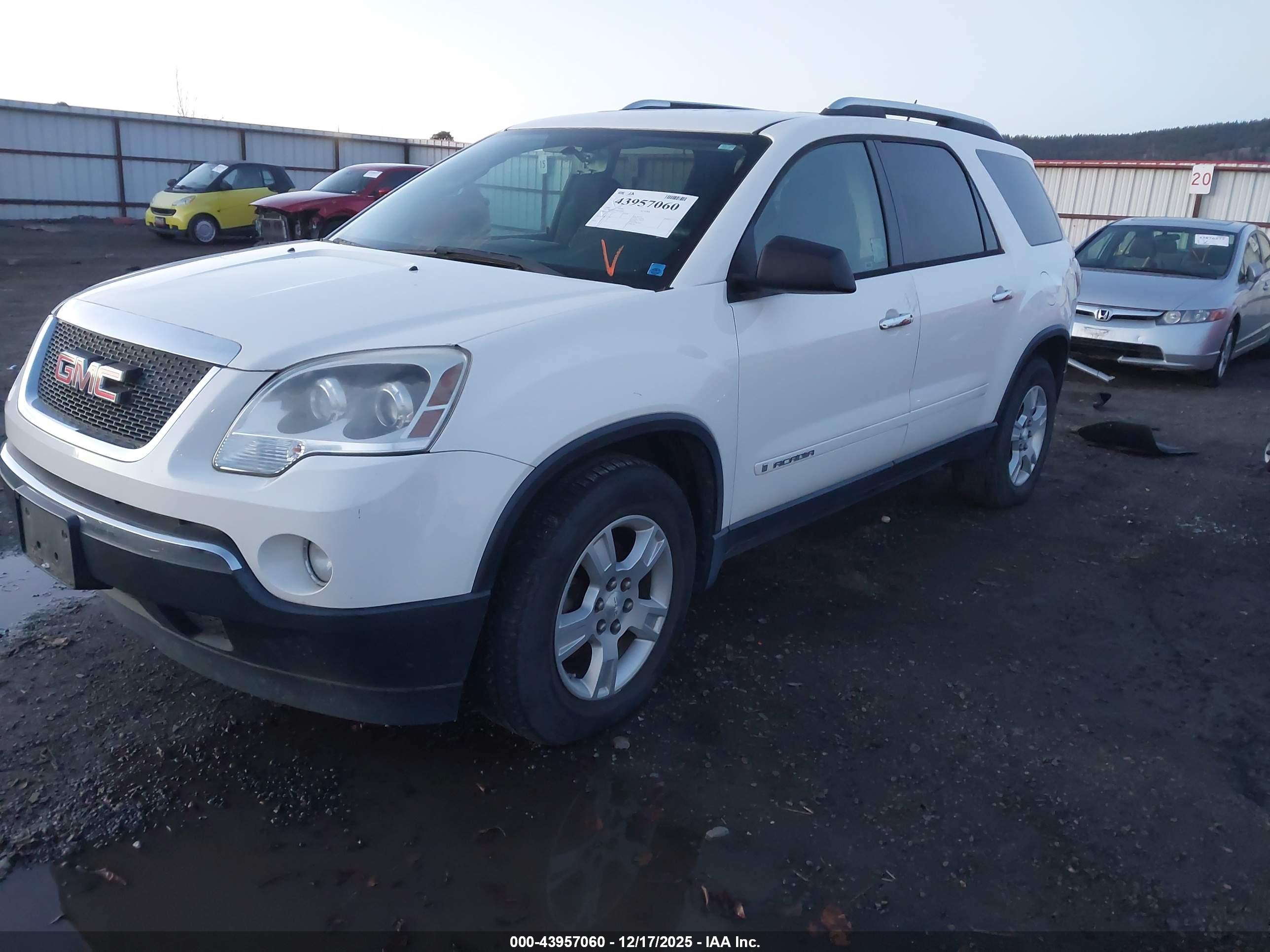 GMC ACADIA image 2