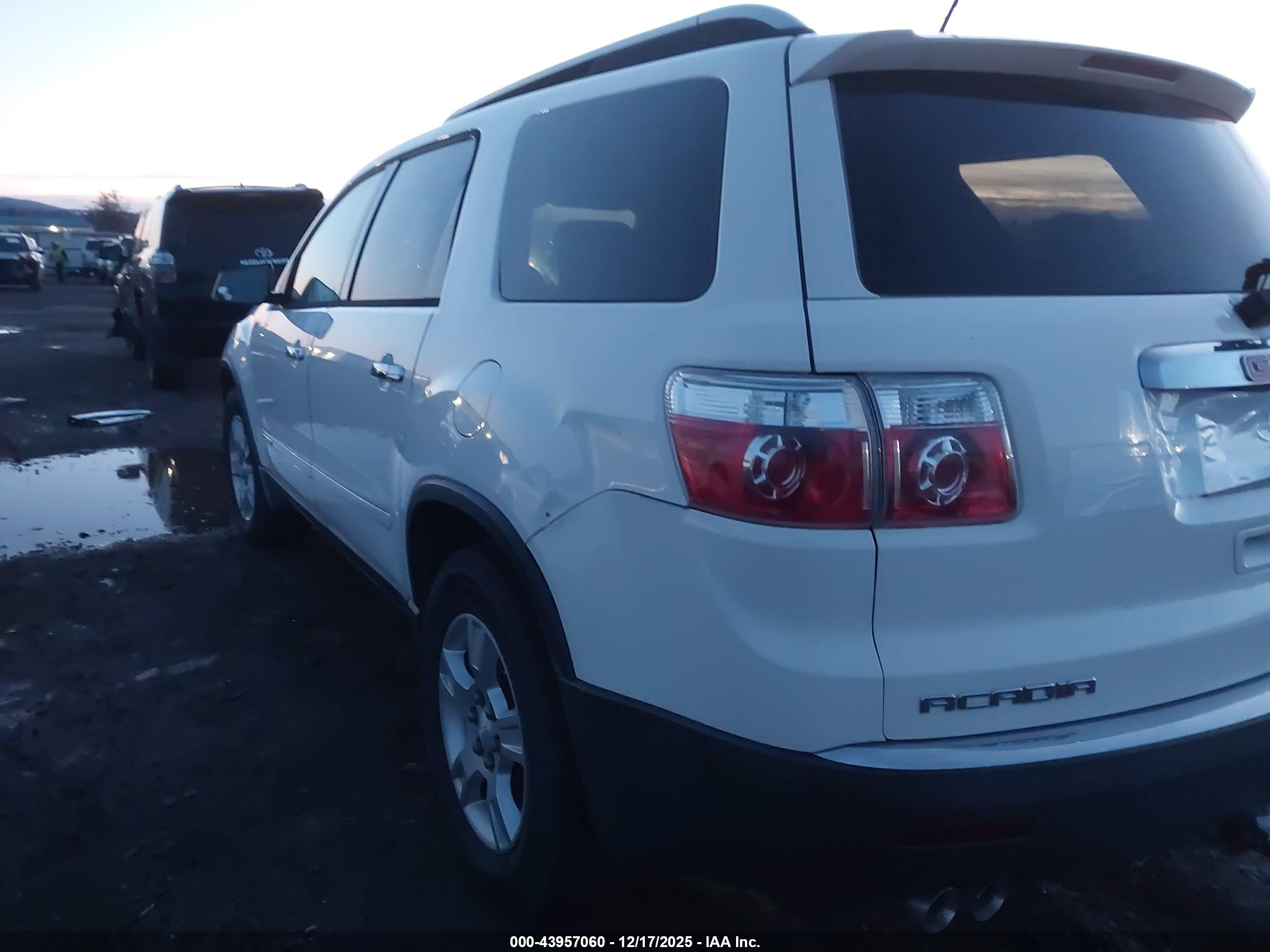 GMC ACADIA image 6