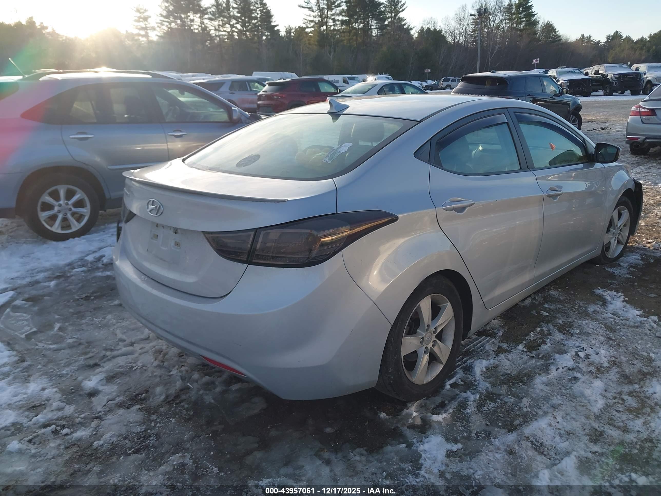 HYUNDAI ELANTRA image 4