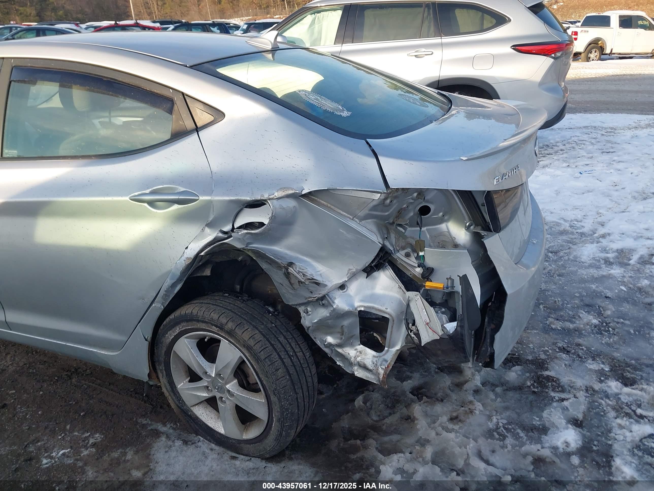 HYUNDAI ELANTRA image 6