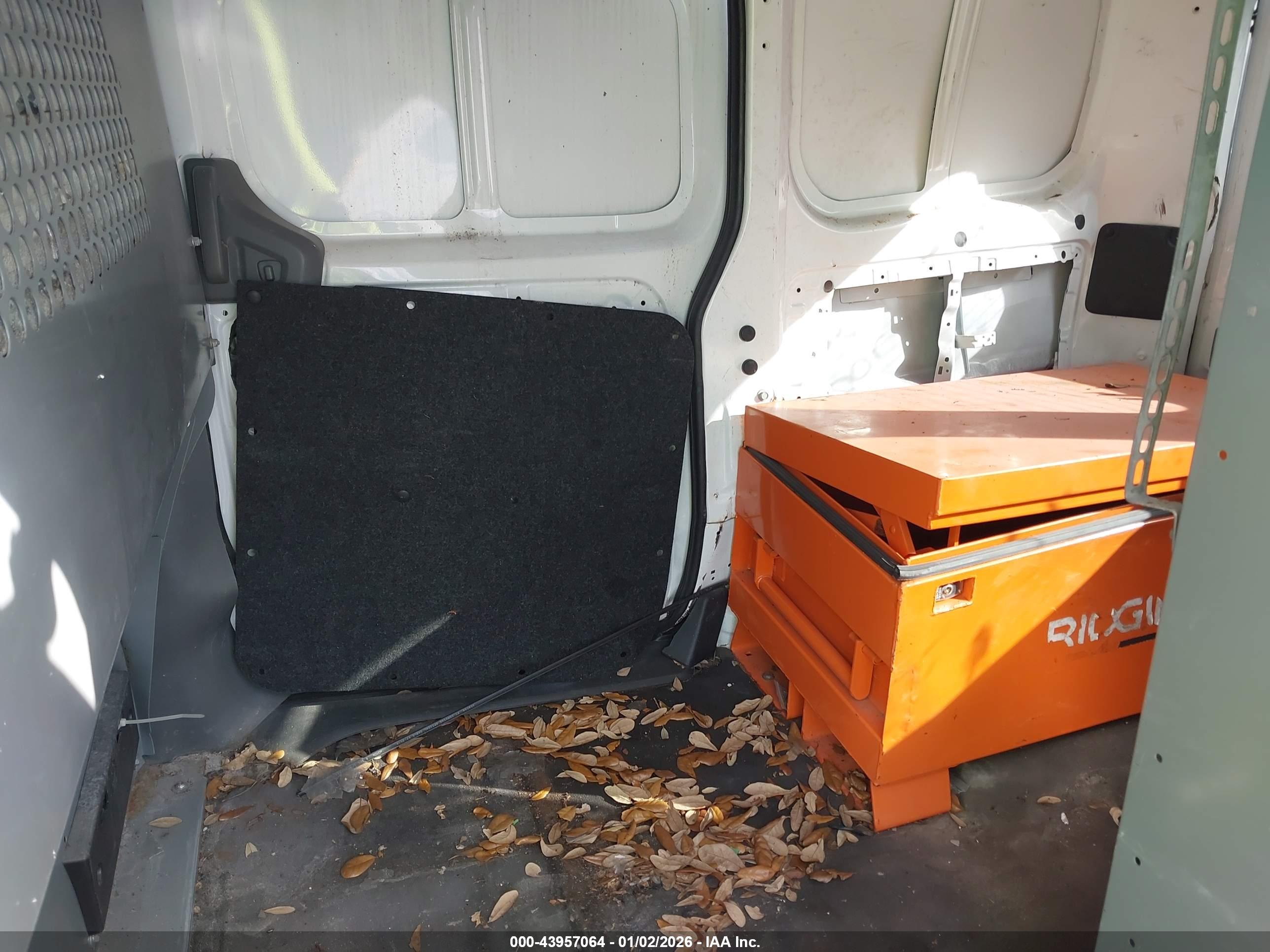 NISSAN NV200 image 8